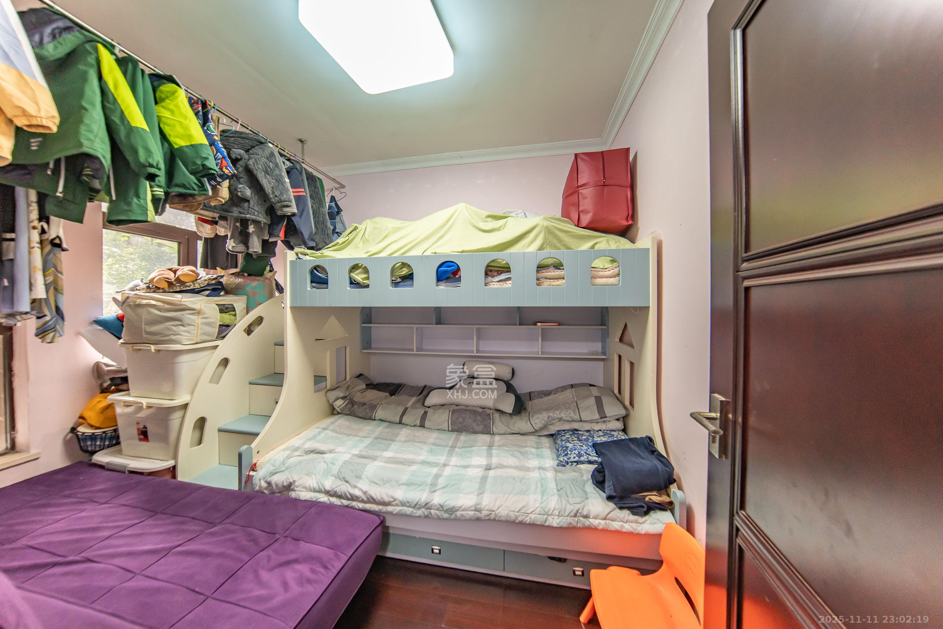 中海国际一期 3室2厅1卫 64.8万 中海国际一期 3室2厅1卫 64.8万卧室