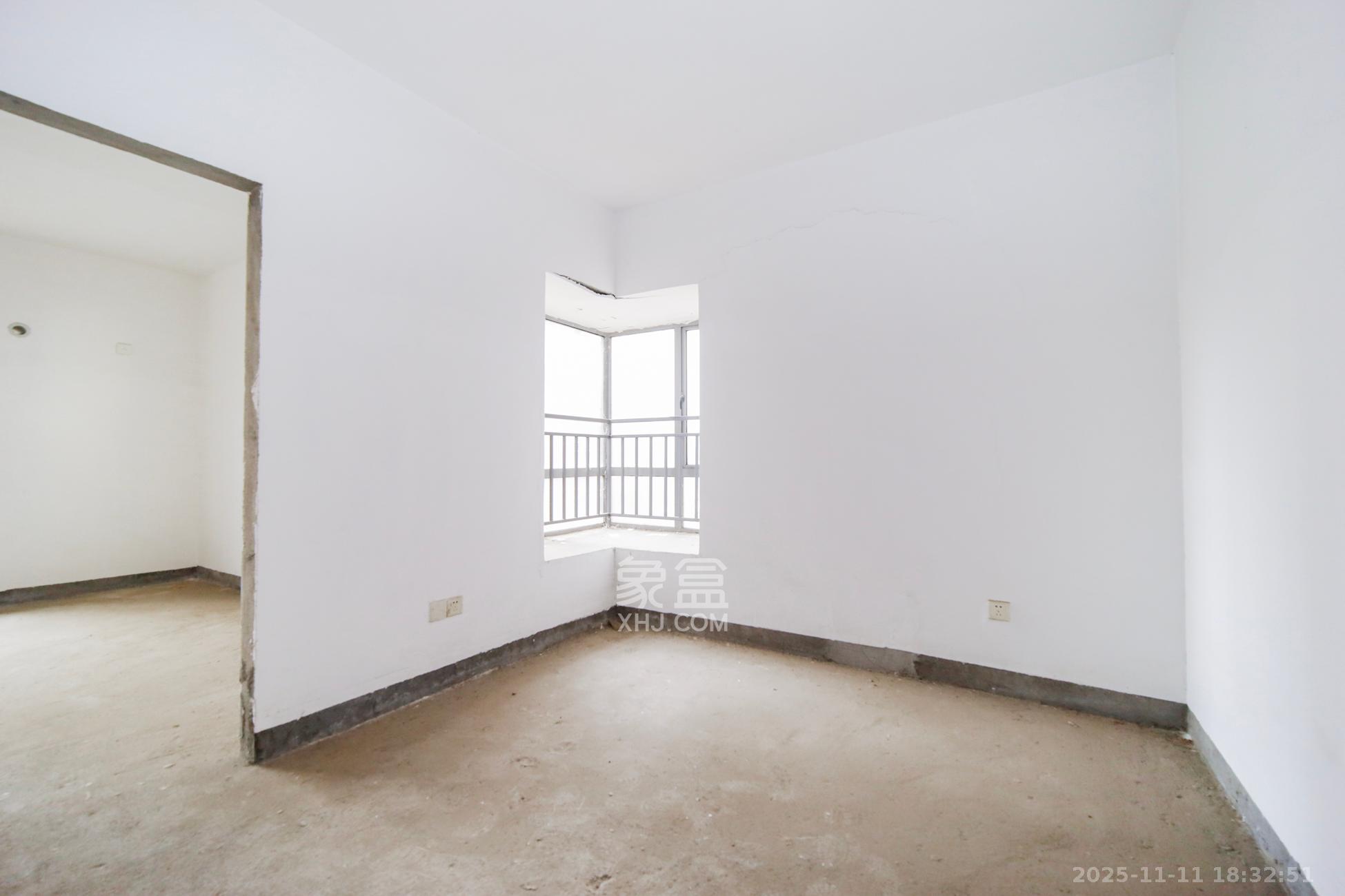 上海城小区  4室2厅2卫    138.0万卧室