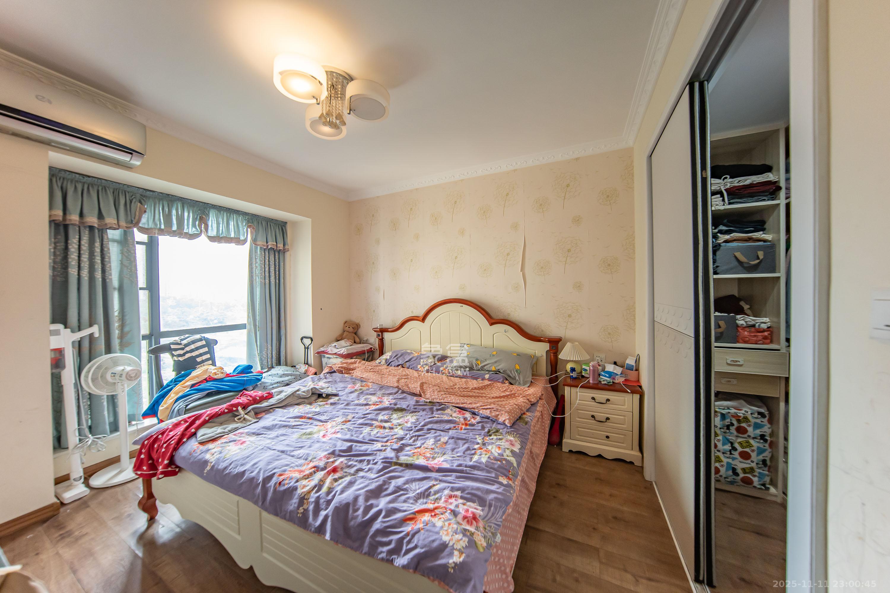 兰亭湾畔  3室2厅1卫    88.0万卧室