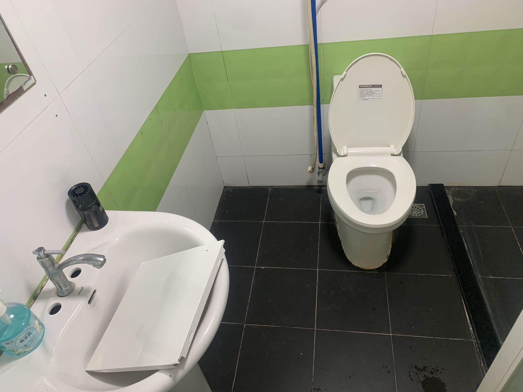 香港城 1室1厅1卫 35.0万 香港城 1室1厅1卫 35.0万客厅