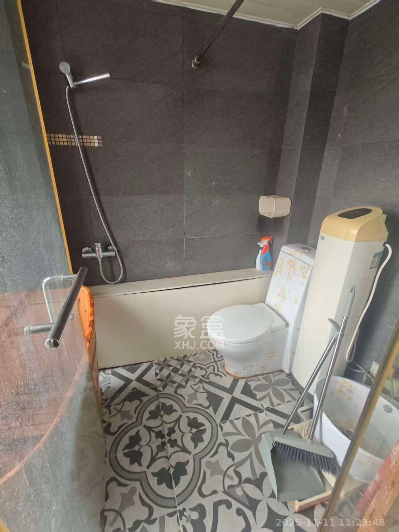 东一国际  1室1厅1卫    1500.0元/月室内图