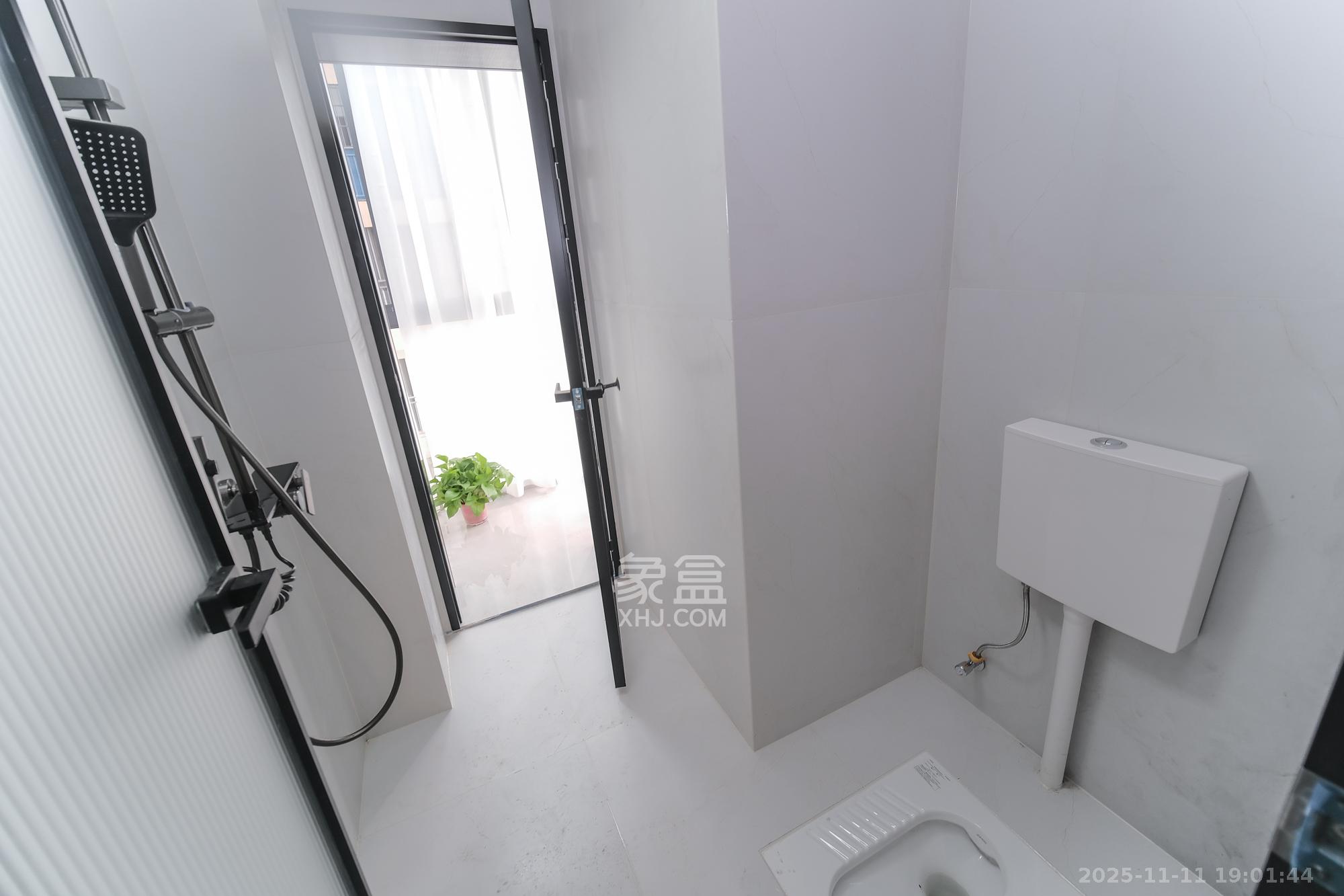 和悦城(蟠龙景苑) 3室2厅2卫 72.8万 和悦城(蟠龙景苑) 3室2厅2卫 72.8万卫生间