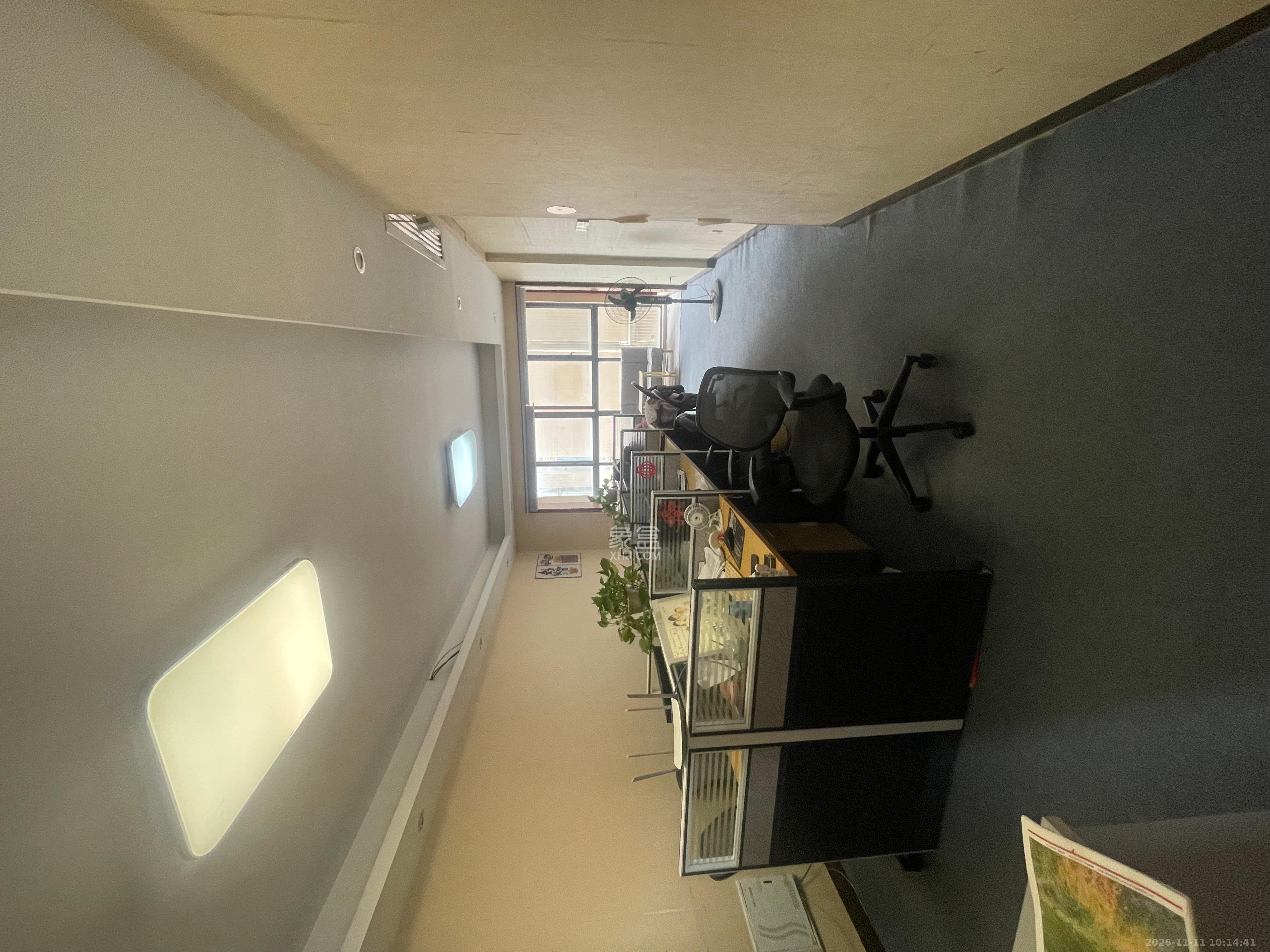 华城广场  2室1厅1卫    2200.0元/月室内图