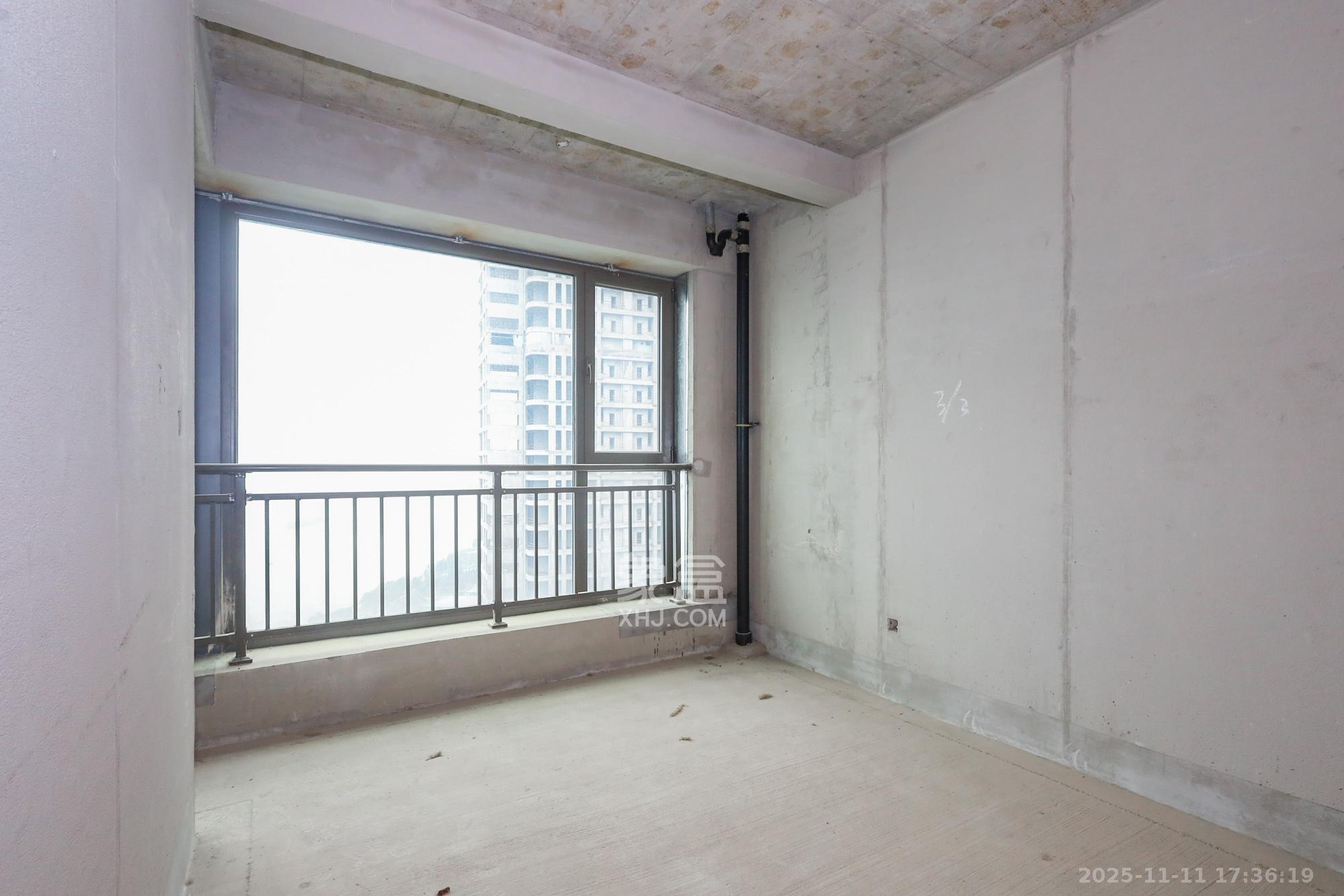 远洋外滩壹号  4室2厅2卫    380.8万卧室