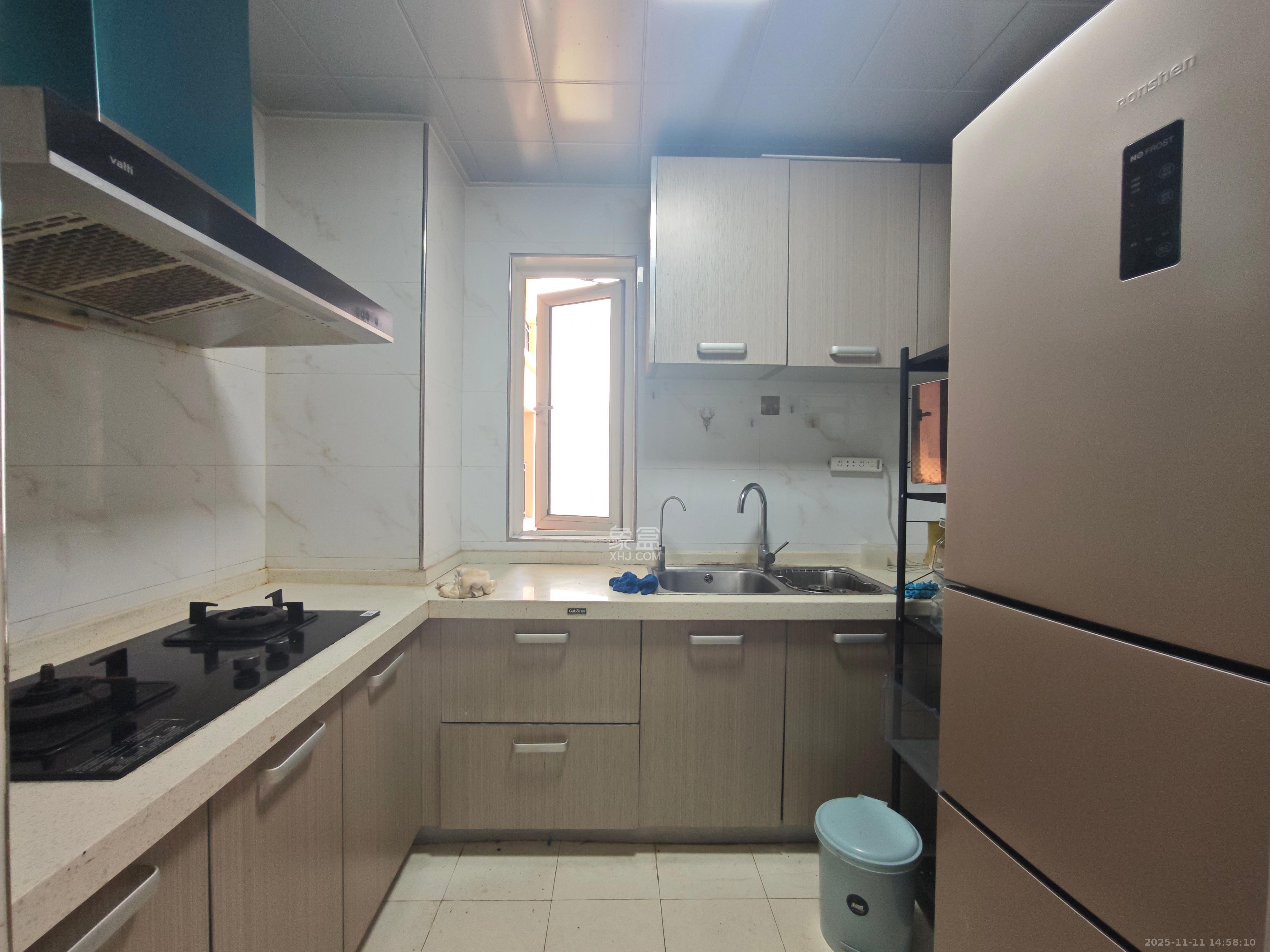 米兰春天  3室2厅1卫    2200.0元/月室内图