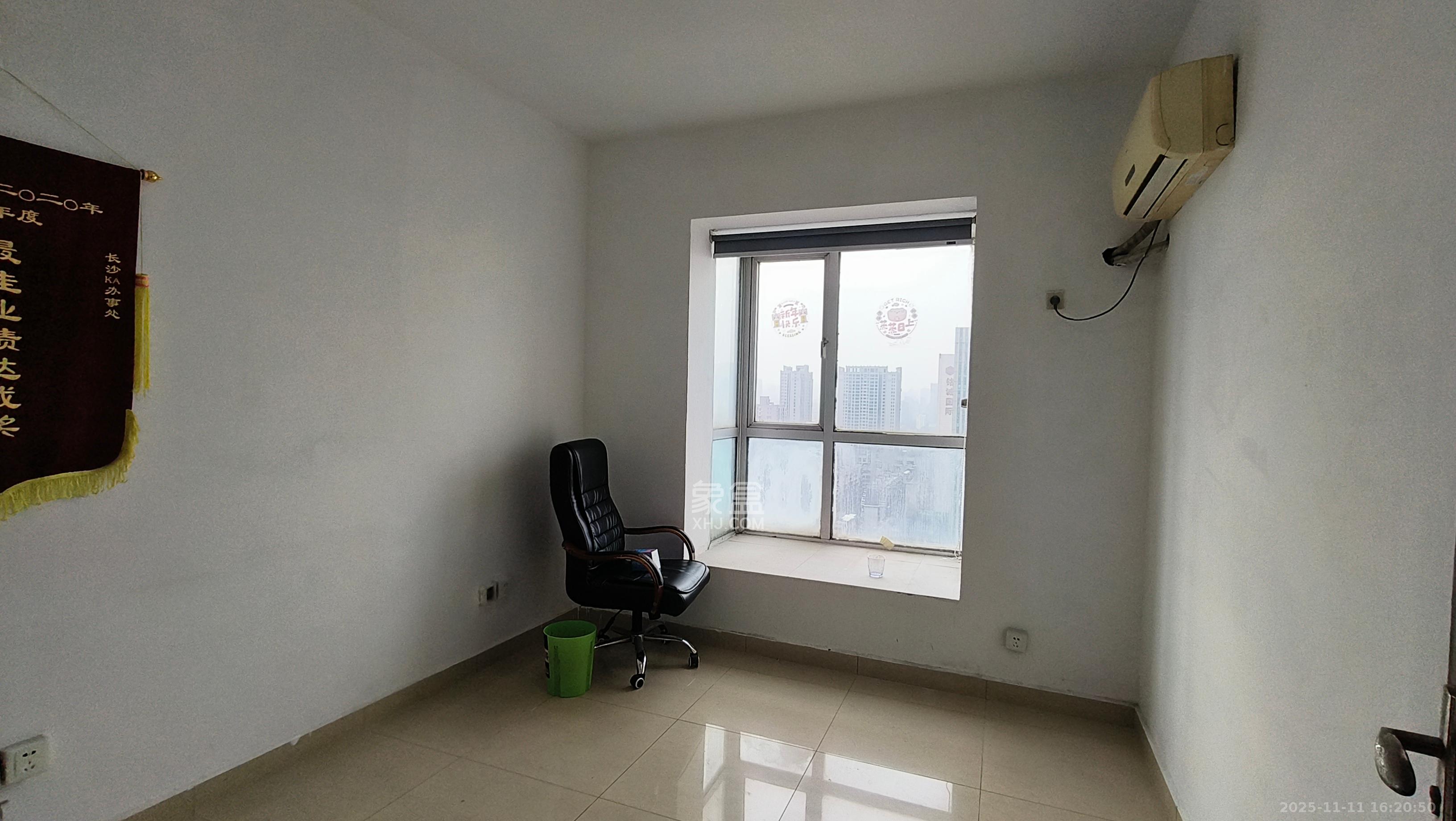 左岸右岸 5室2厅1卫 4500.0元/月 左岸右岸 5室2厅1卫 4500.0元/月室内图