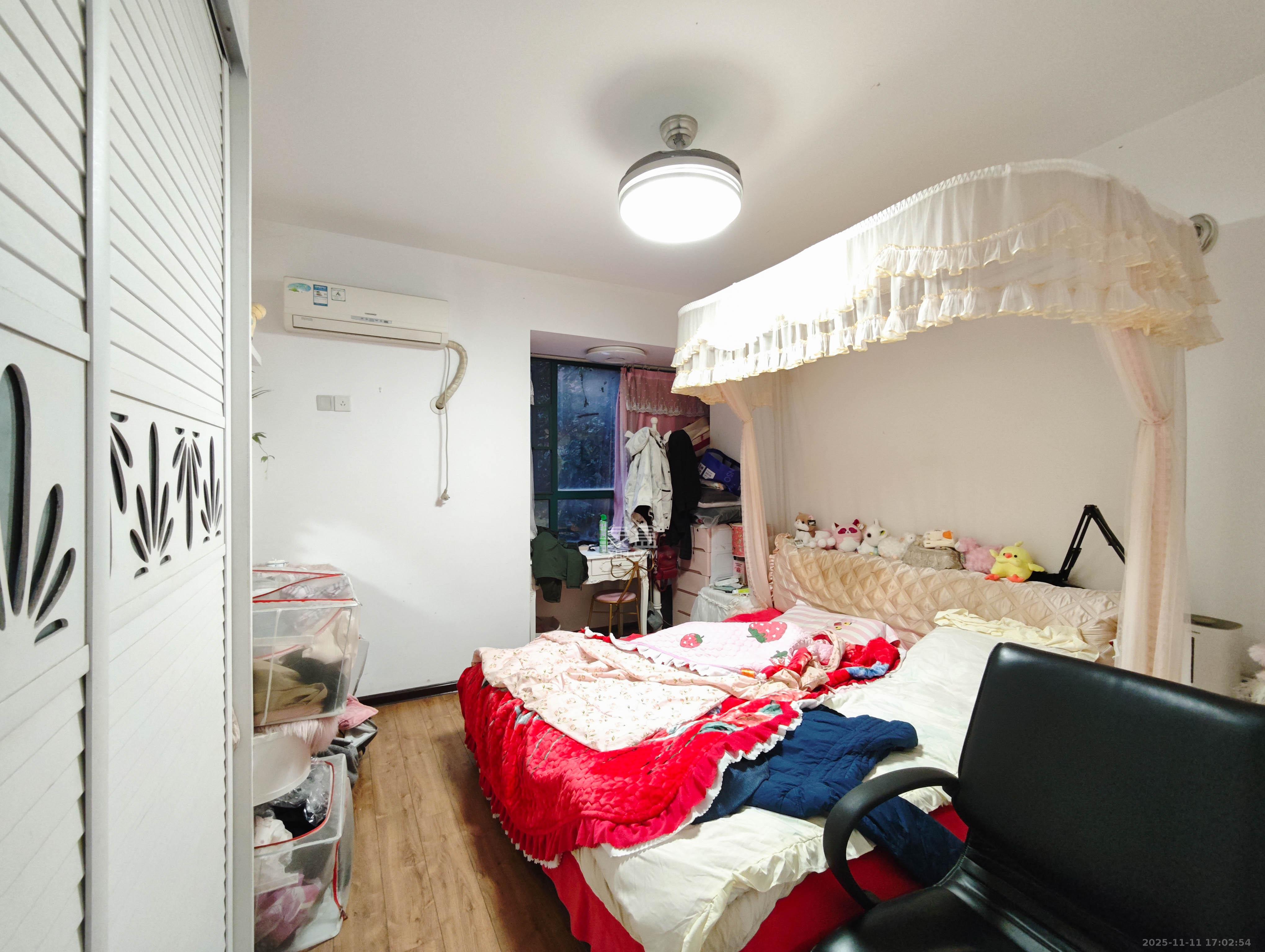 华盛世纪新城 2室2厅1卫 70.0万 华盛世纪新城 2室2厅1卫 70.0万卧室