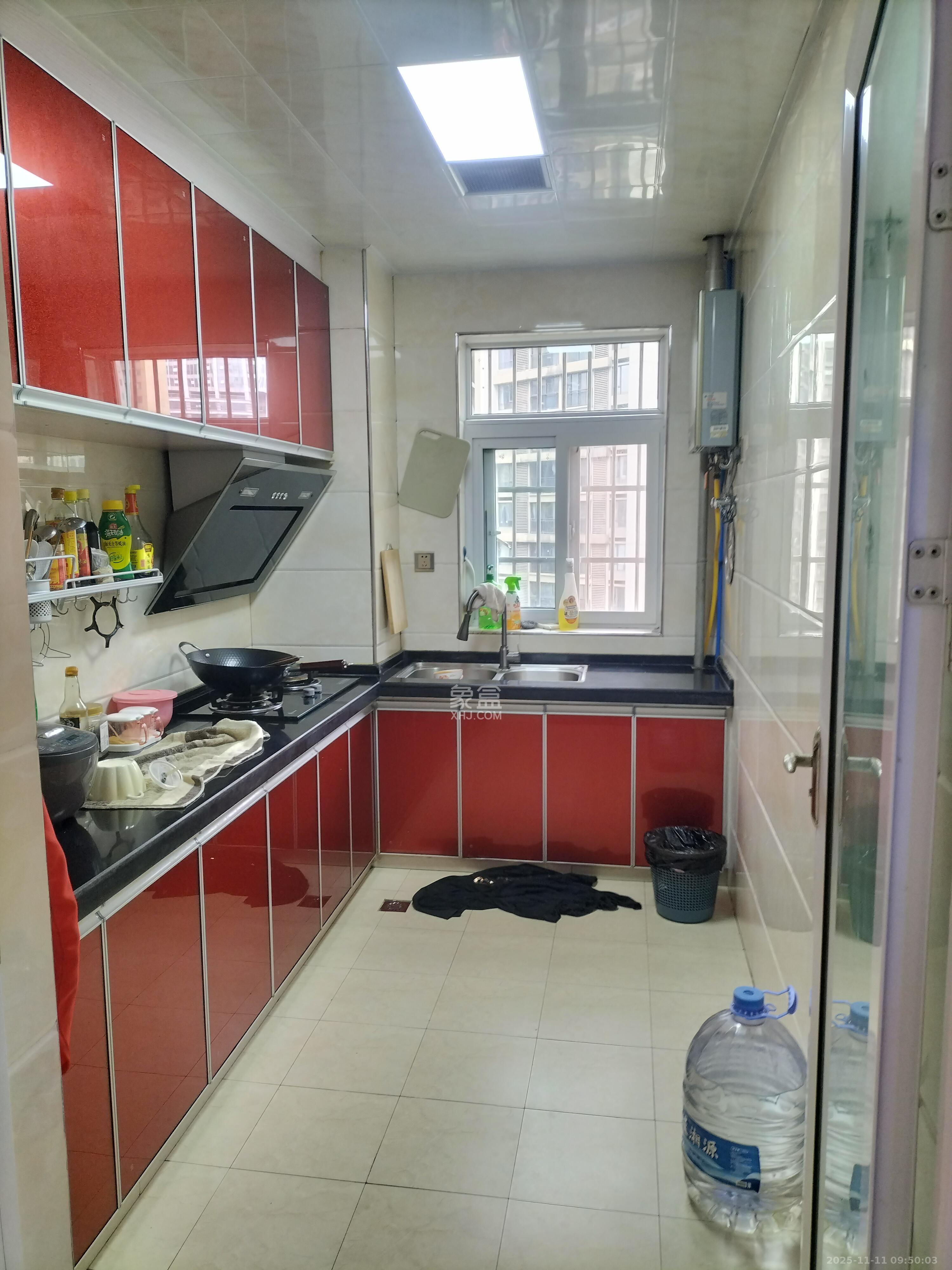 骑龙安置小区  3室2厅2卫    2400.0元/月室内图