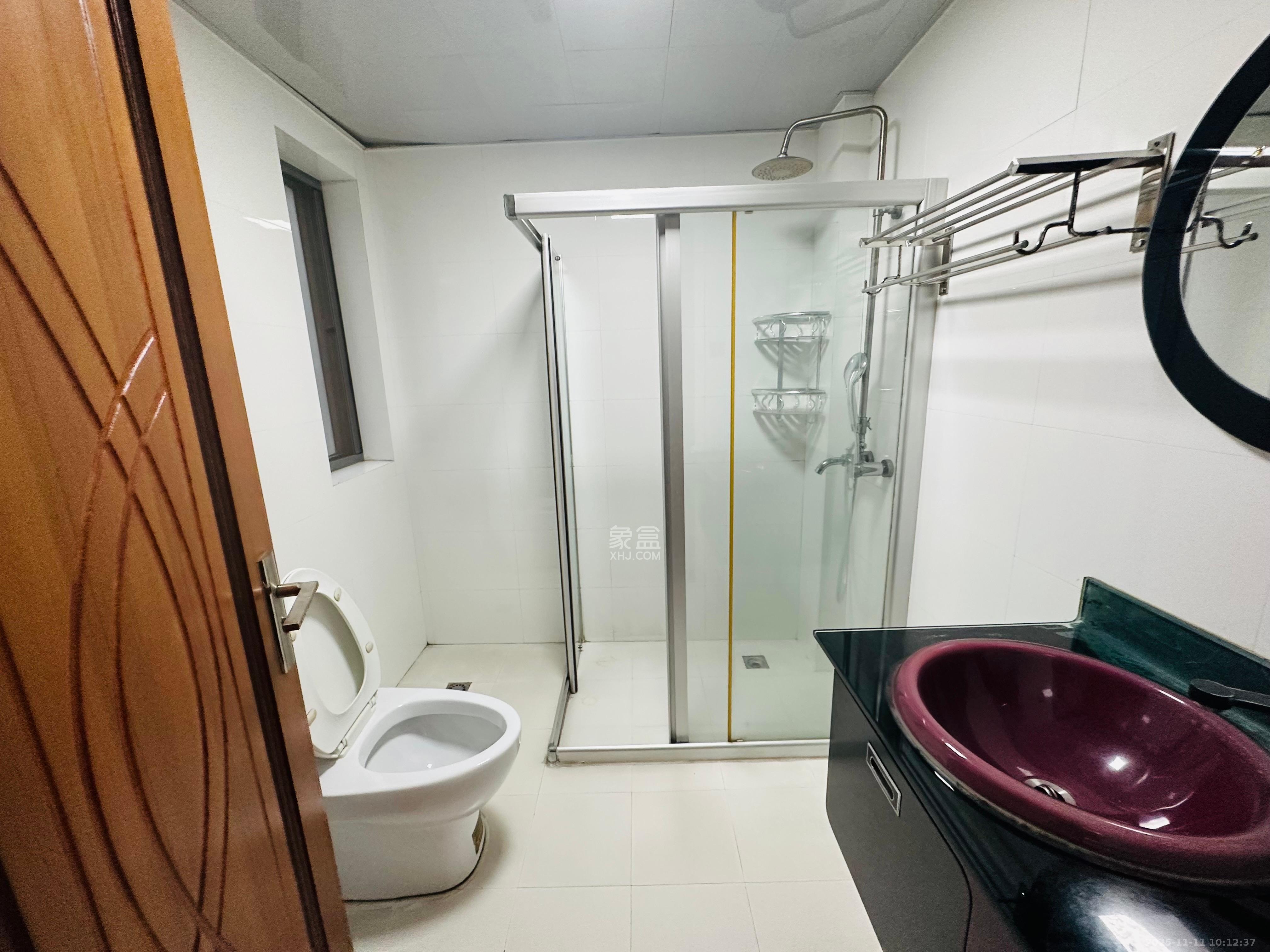 西子花苑 3室2厅2卫 2800.0元/月 西子花苑 3室2厅2卫 2800.0元/月室内图