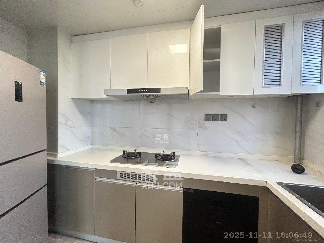 招商华发依云曦城  4室2厅2卫    2700.0元/月室内图