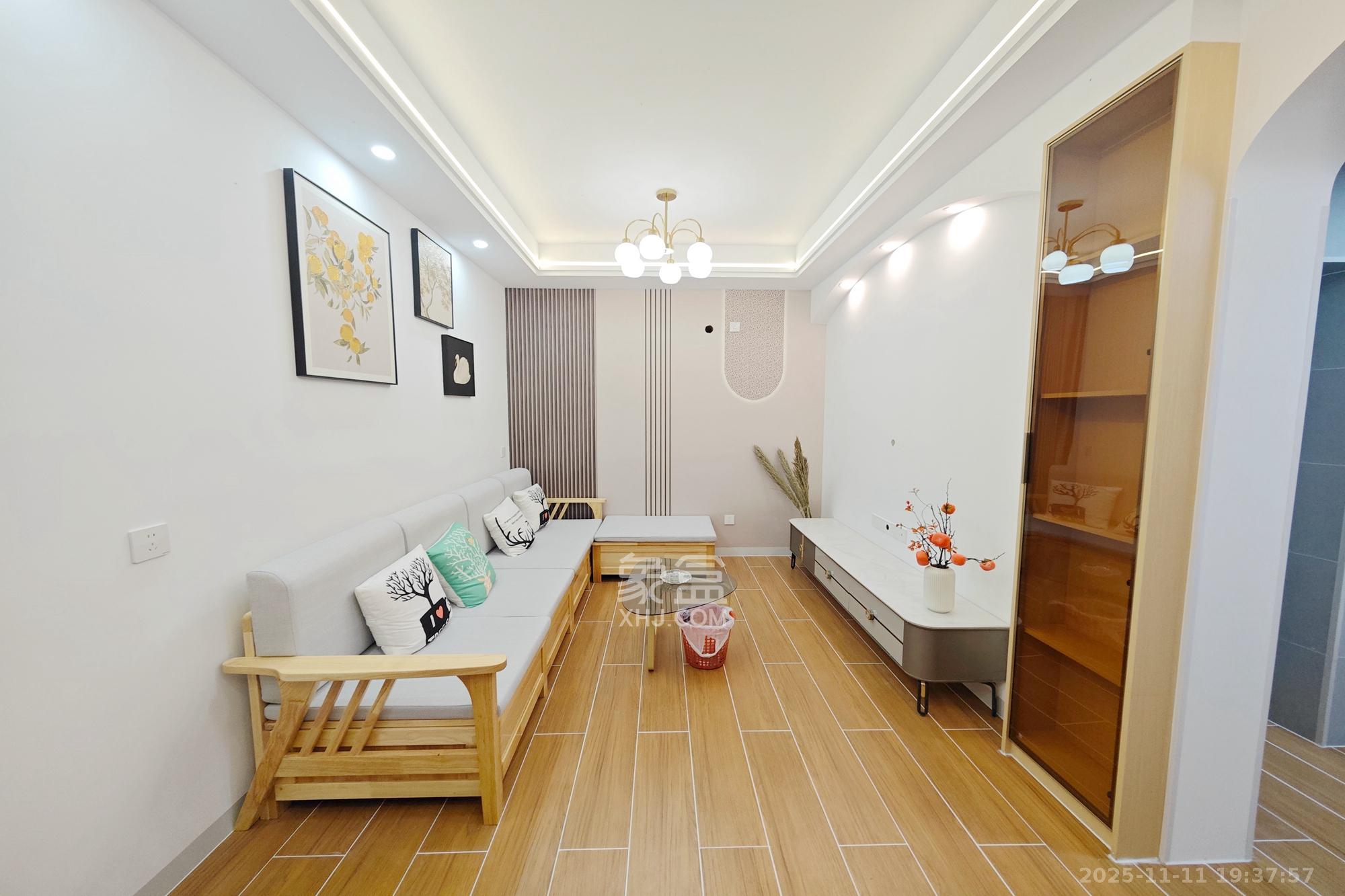 长重机械厂宿舍 2室2厅1卫 46.8万 长重机械厂宿舍 2室2厅1卫 46.8万客厅