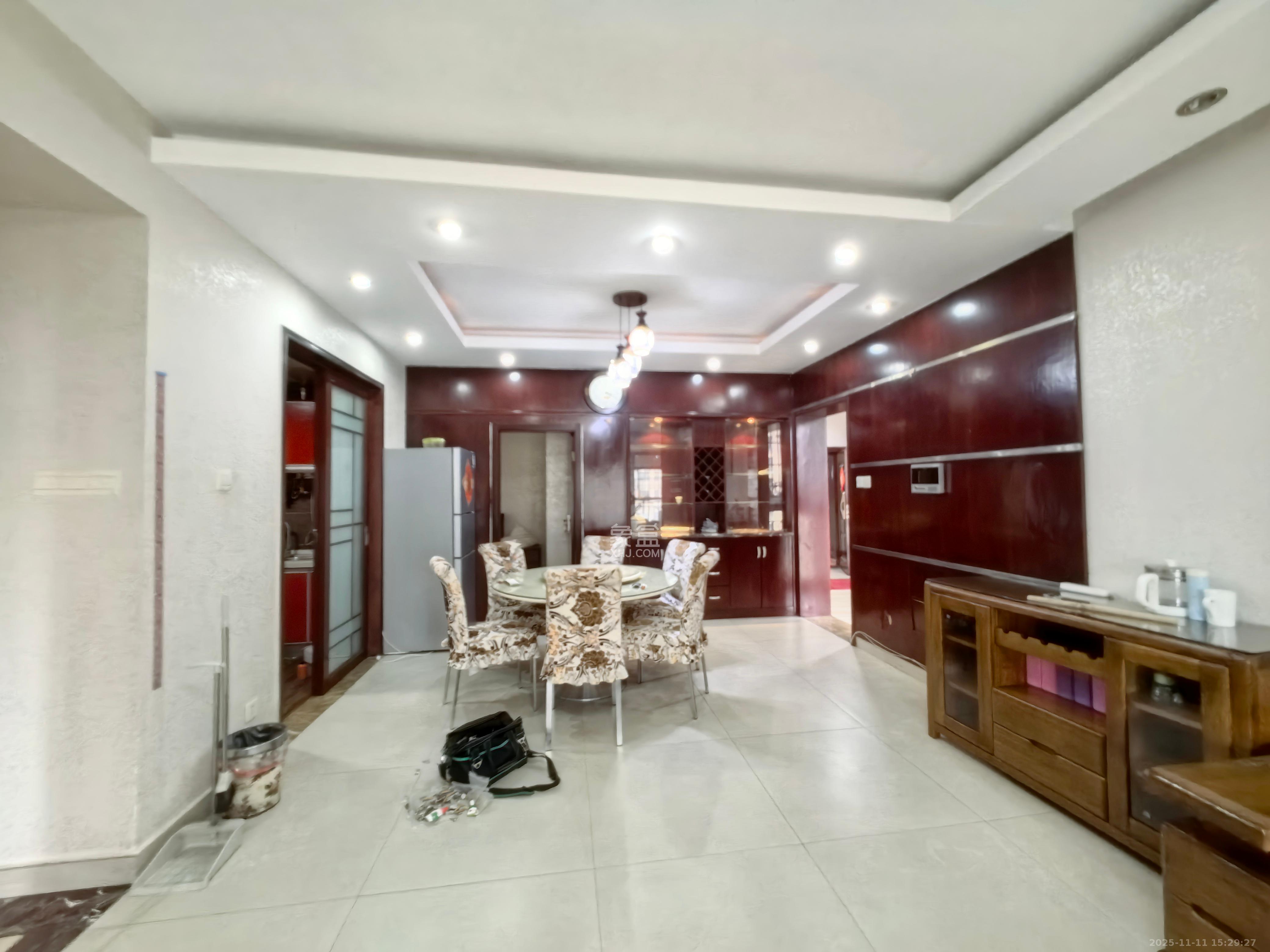 沁园春御院  4室2厅2卫    3800.0元/月室内图