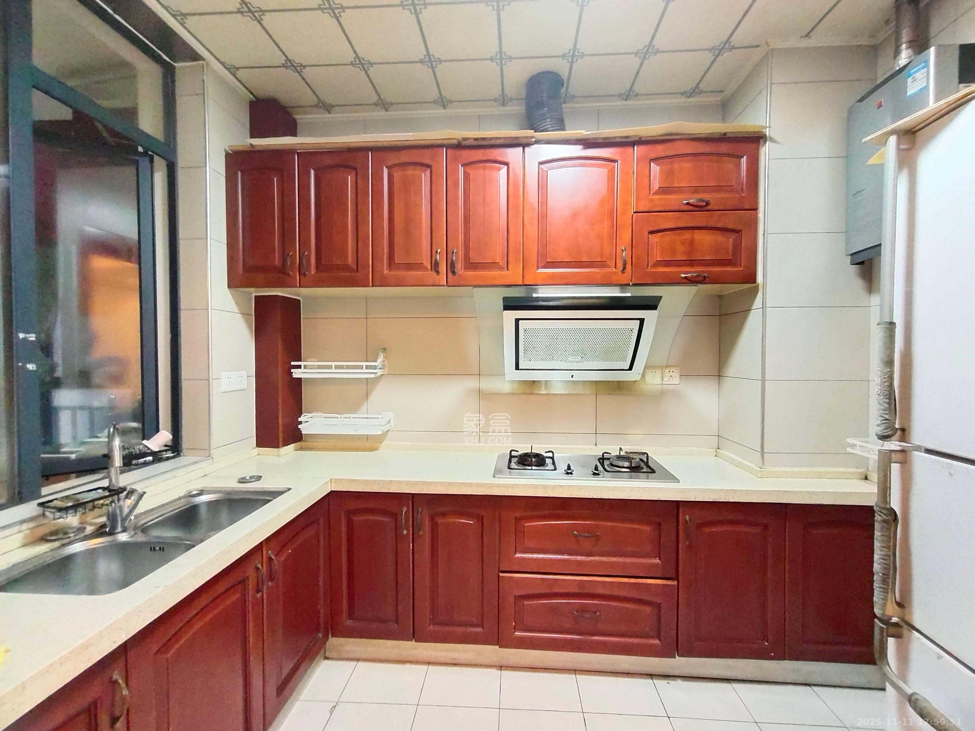 融圣国际  3室2厅2卫    3800.0元/月室内图