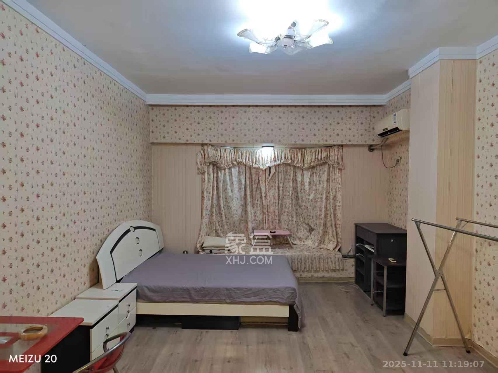 泰时三湘金地  1室1厅1卫    900.0元/月