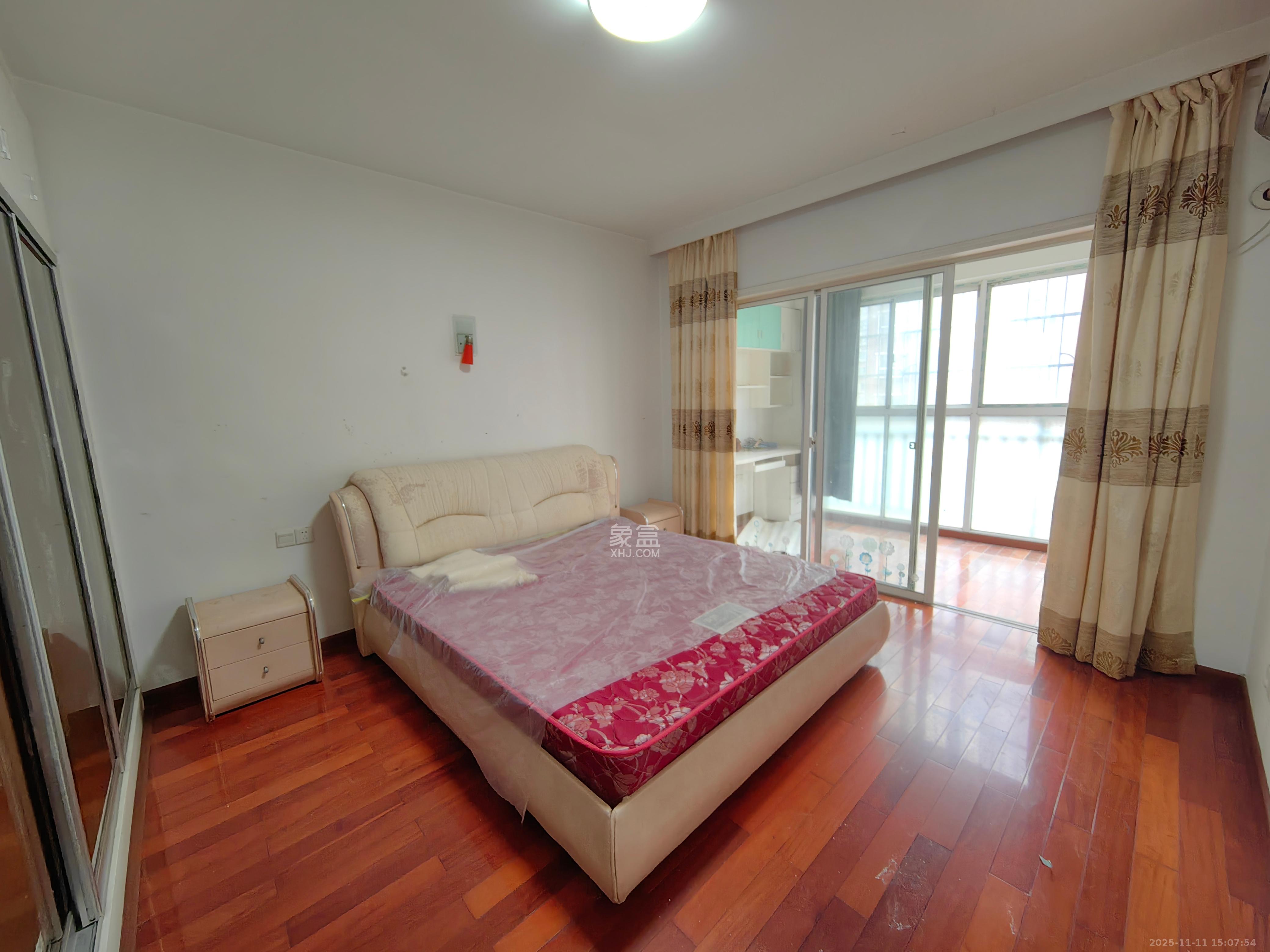 星城雅郡  1室2厅2卫    1500.0元/月