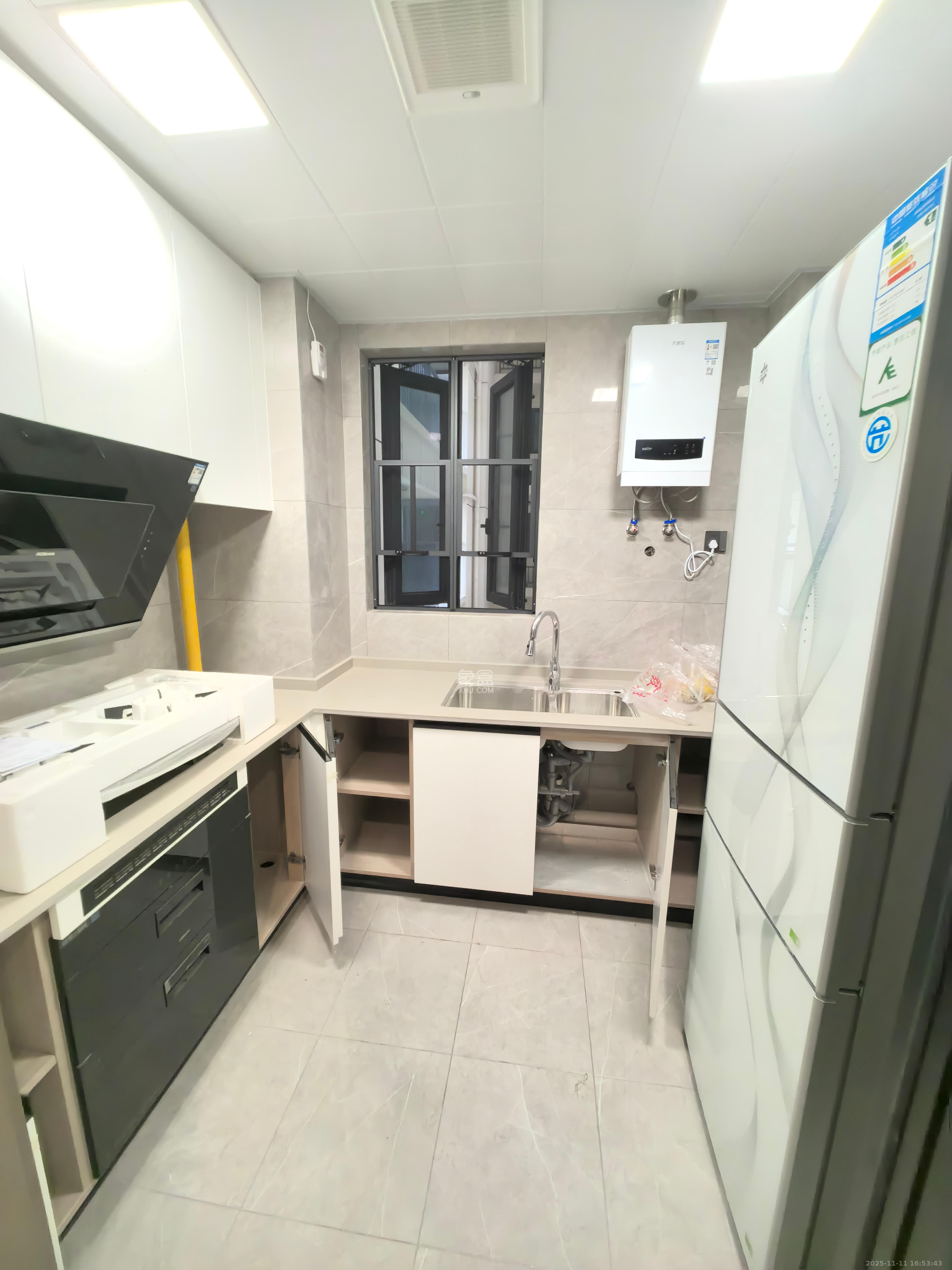 长房悦香山  3室2厅2卫    3300.0元/月室内图