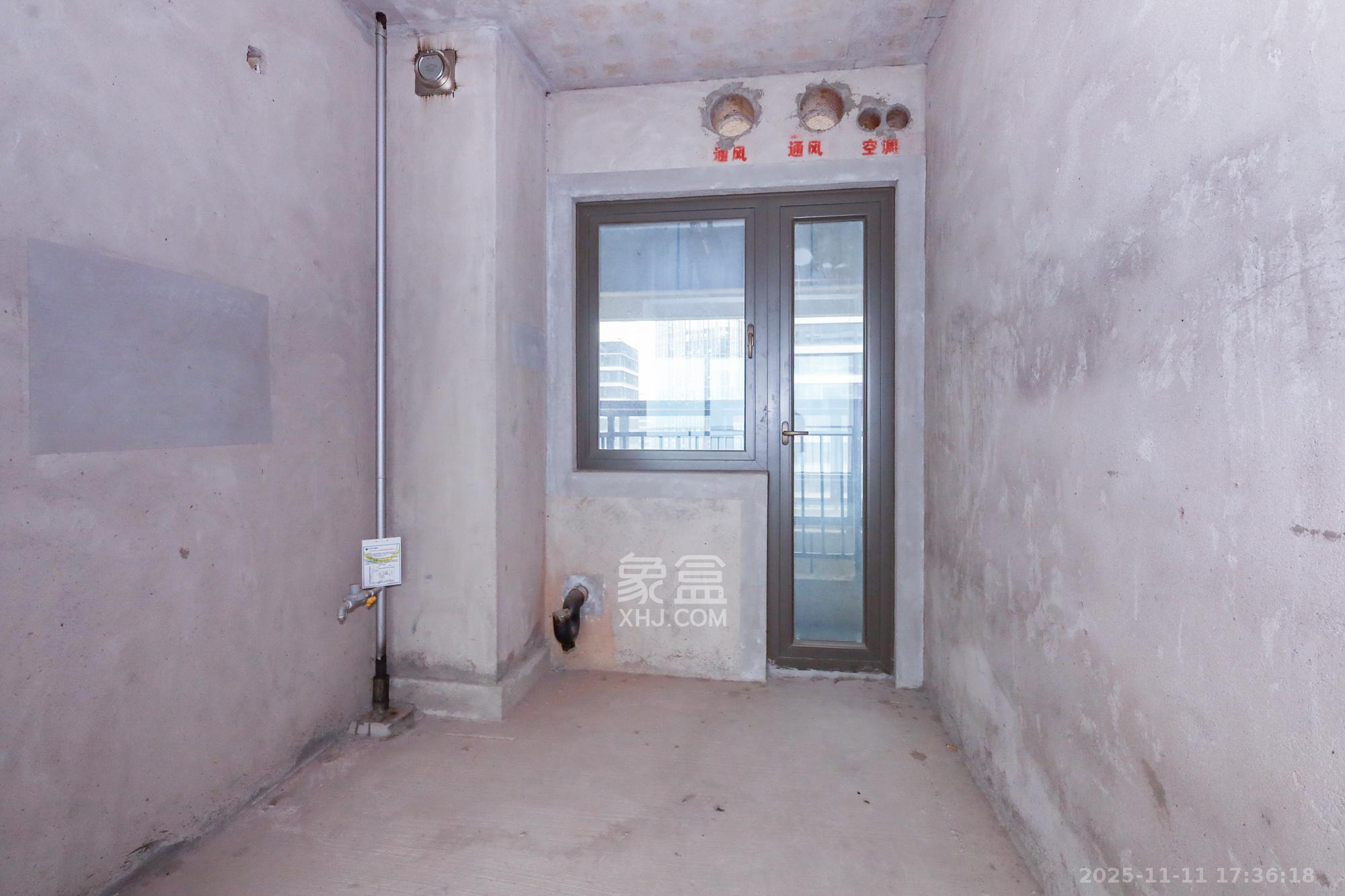 远洋外滩壹号  4室2厅2卫    380.8万厨房