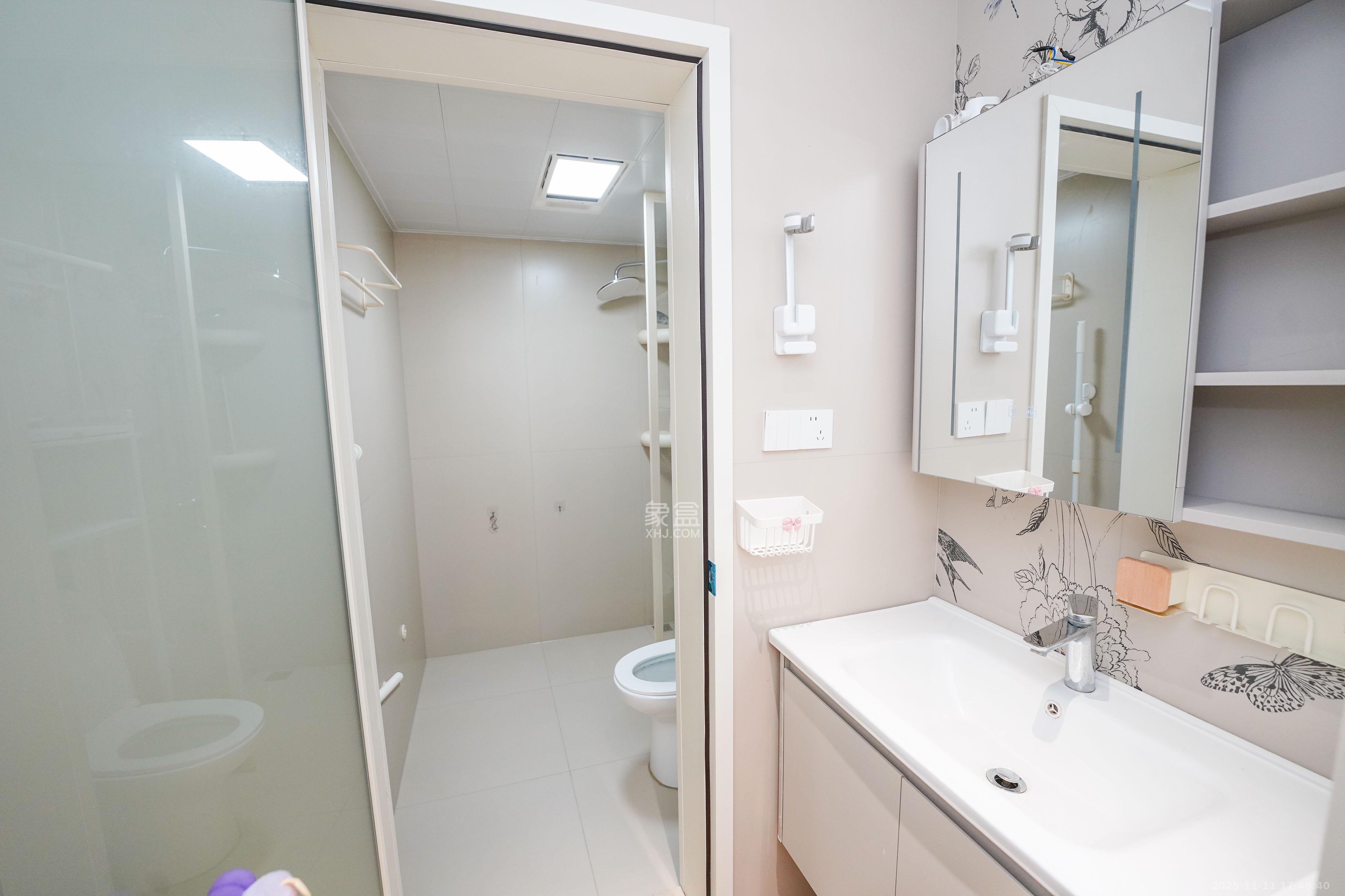 橘郡礼顿山 2室2厅1卫 50.0万 橘郡礼顿山 2室2厅1卫 50.0万卫生间