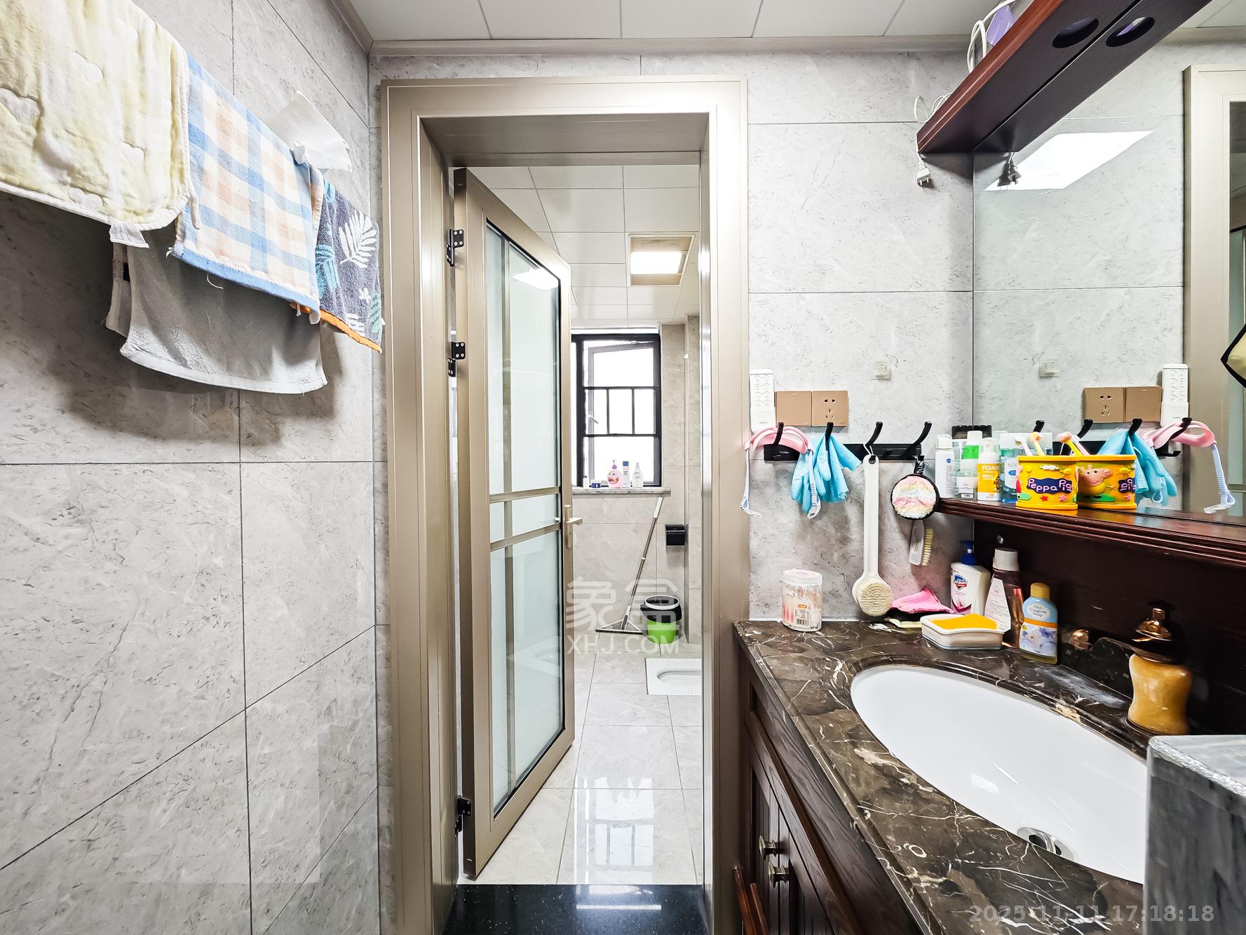 幸福考拉789  4室2厅2卫    135.0万卫生间