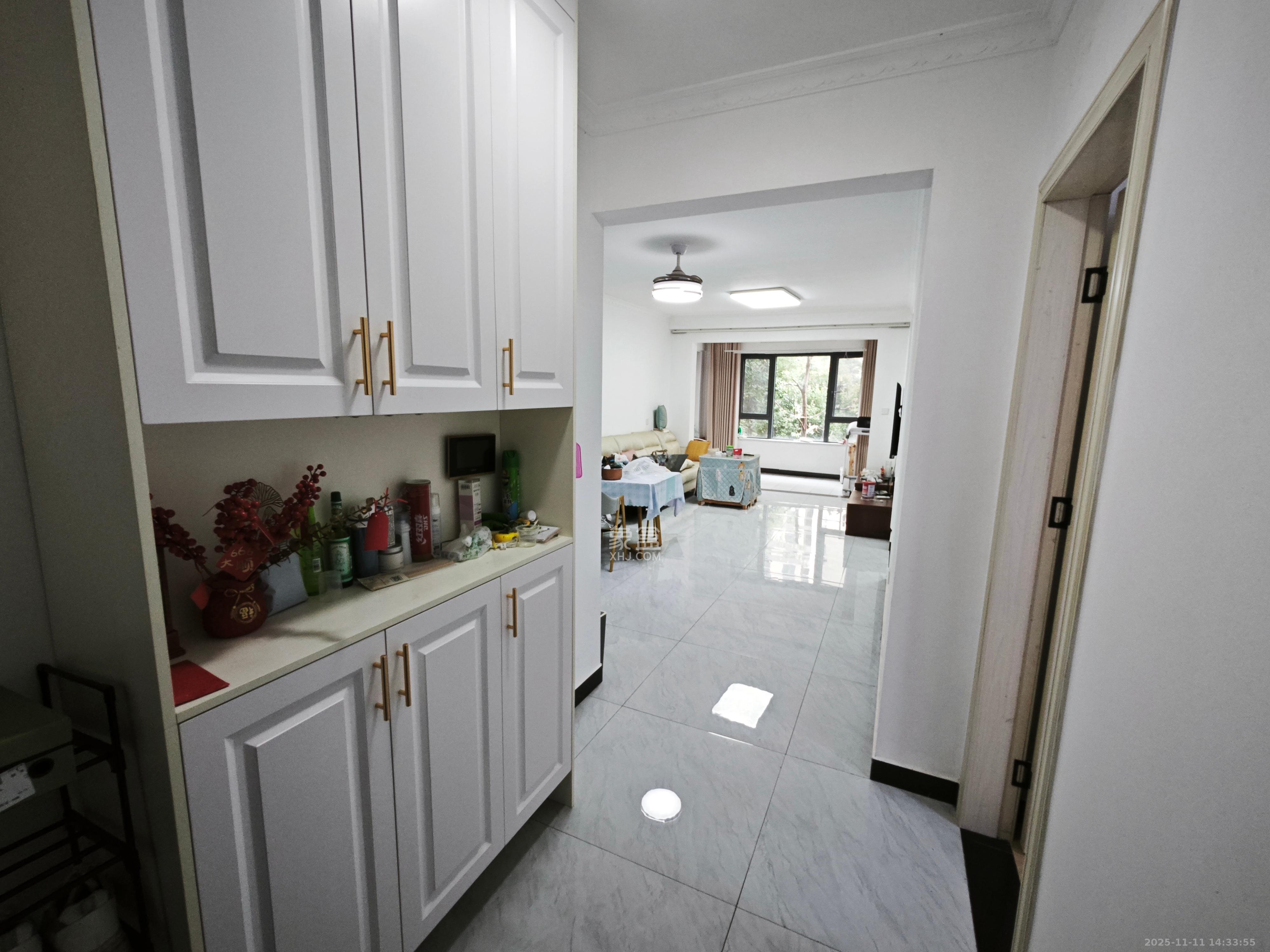 长房云时代 3室2厅1卫 1900.0元/月 长房云时代 3室2厅1卫 1900.0元/月室内图