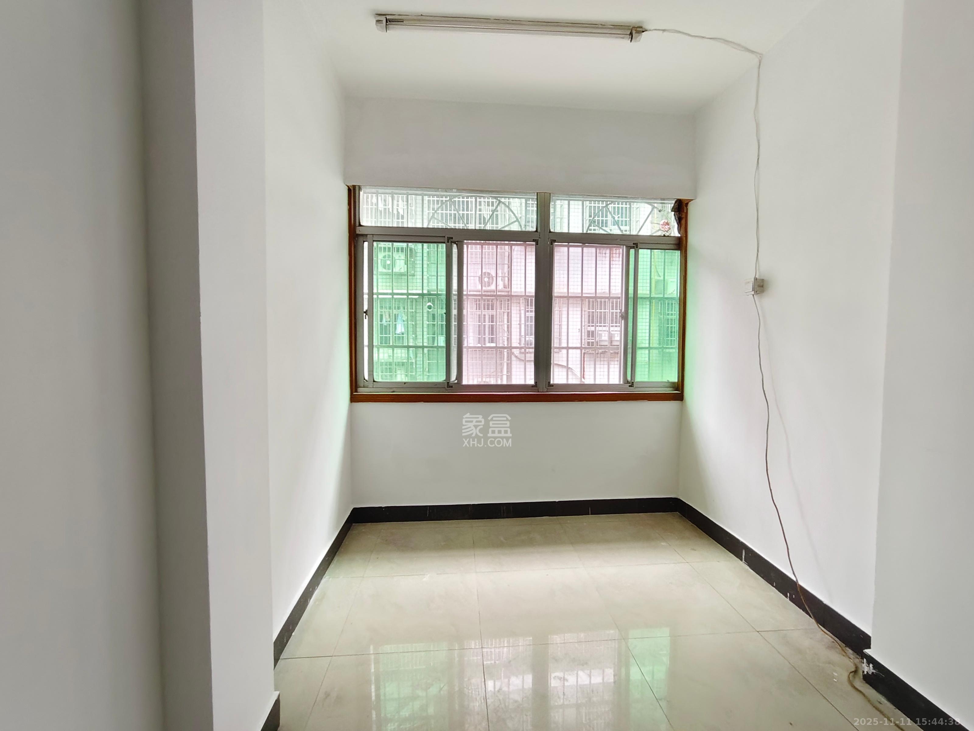 马王堆陶瓷城新合区  3室2厅1卫    1800.0元/月室内图