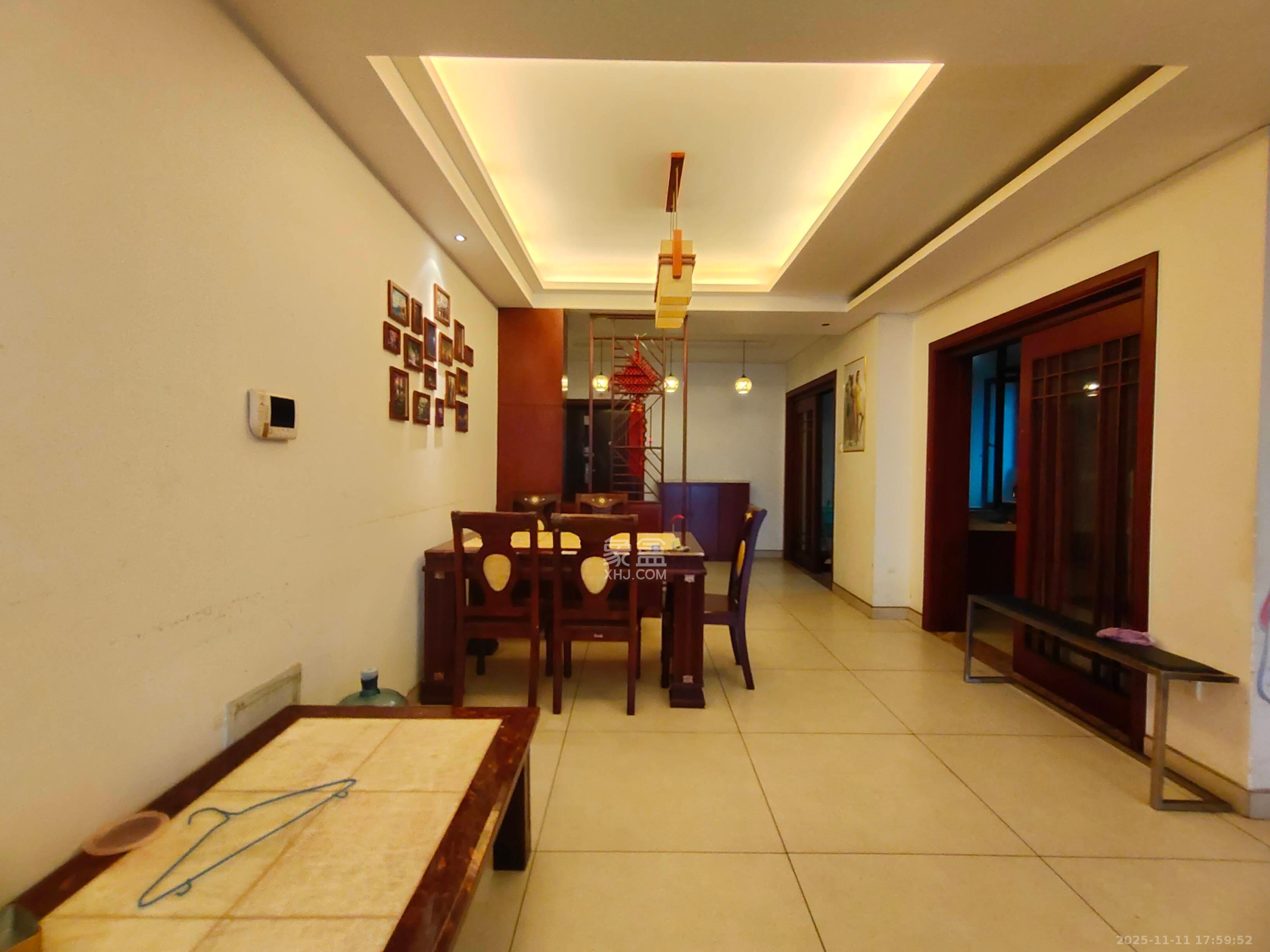 融圣国际 3室2厅2卫 3800.0元/月 融圣国际 3室2厅2卫 3800.0元/月室内图