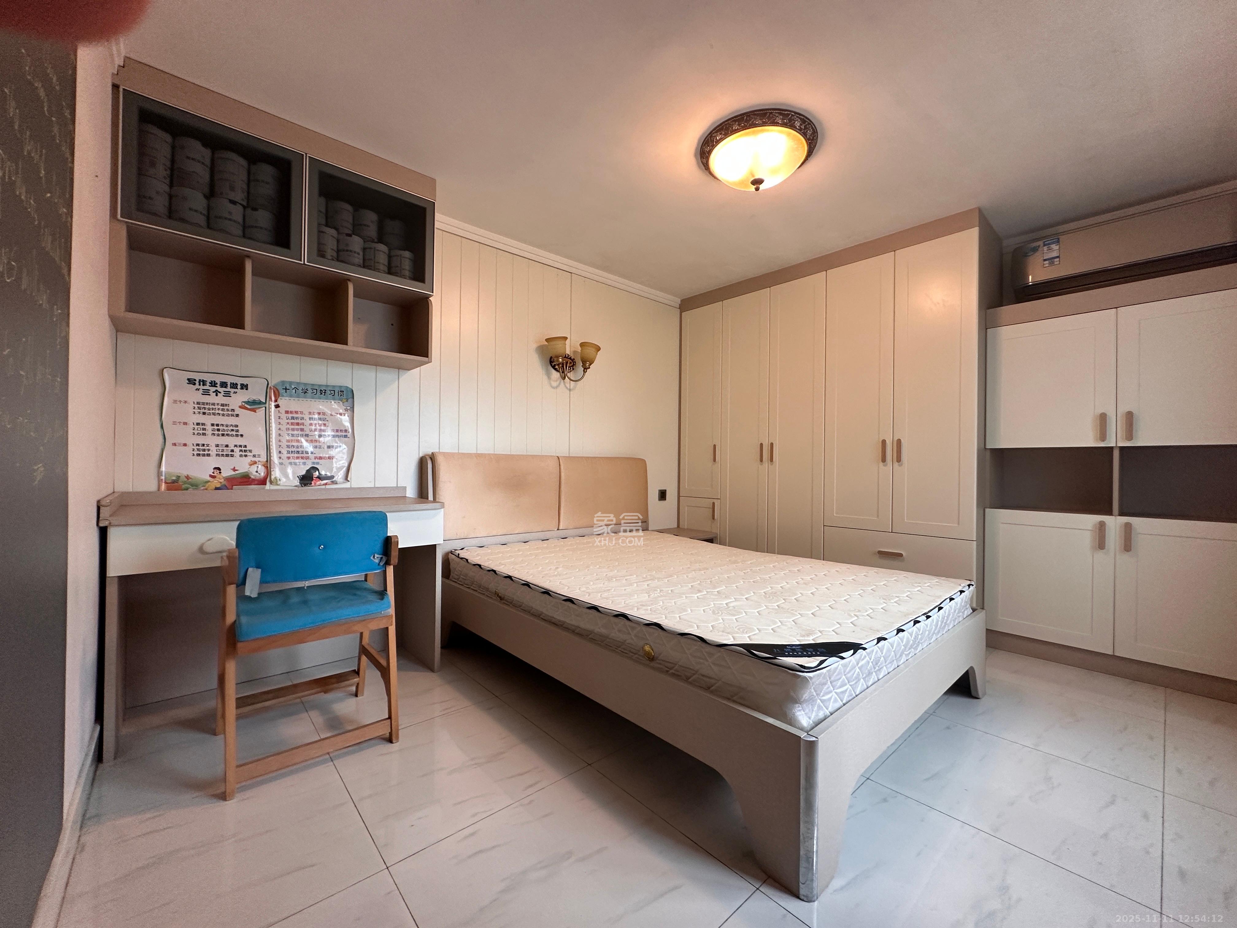 君临天厦  4室2厅2卫    8000.0元/月室内图