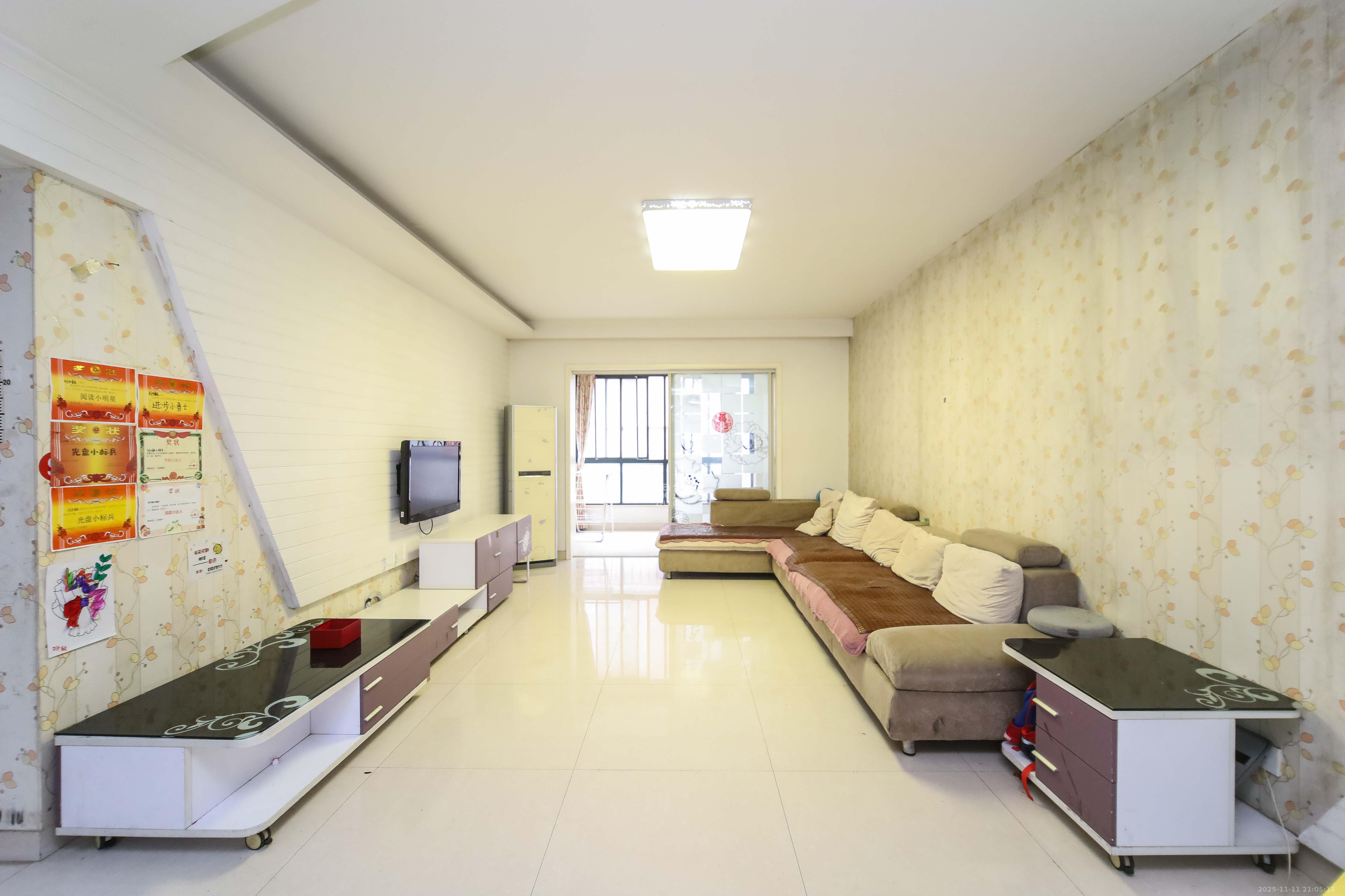 东玺门 3室2厅1卫 98.0万 东玺门 3室2厅1卫 98.0万客厅