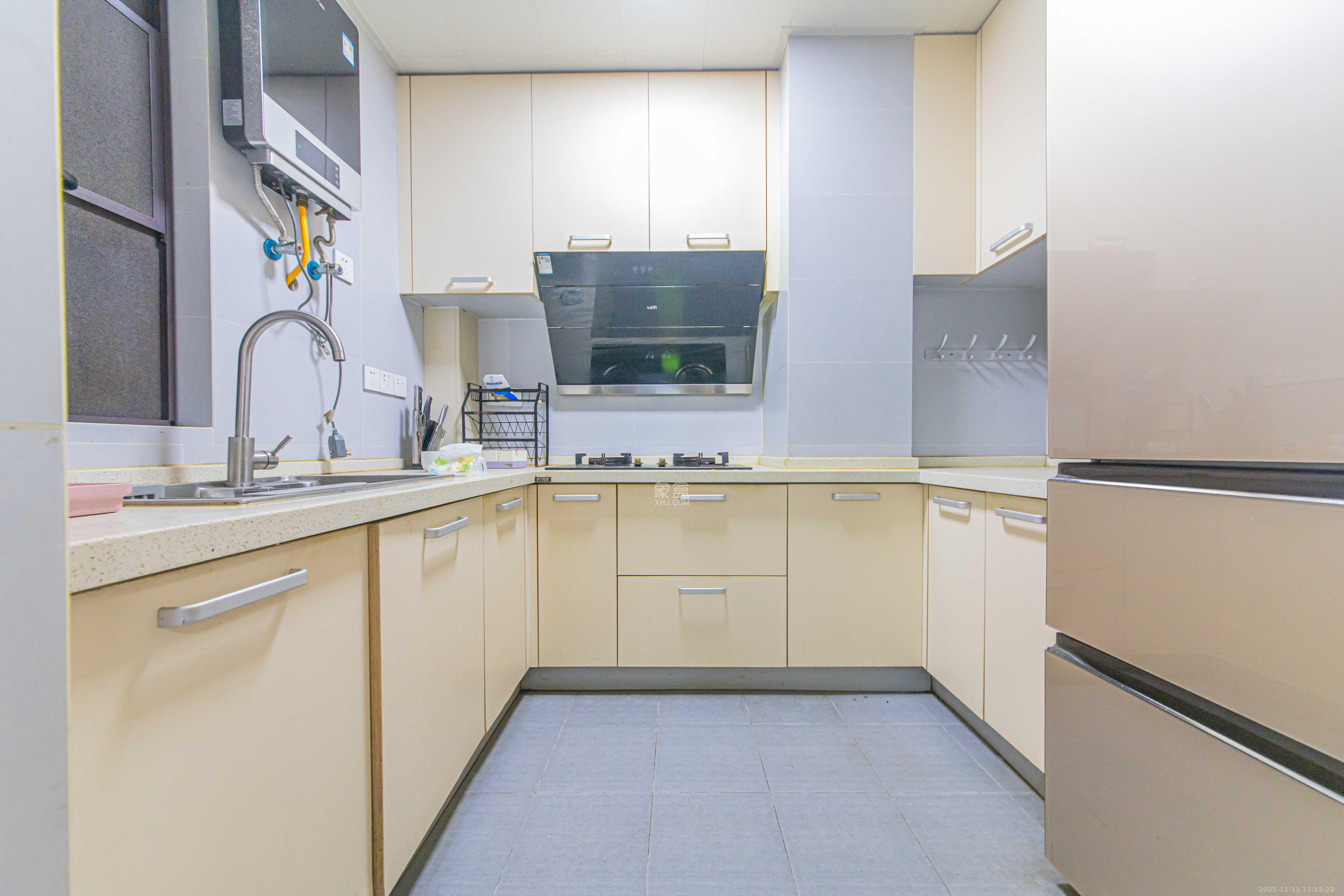 北辰中央公园C区 3室2厅1卫 2400.0元/月 北辰中央公园C区 3室2厅1卫 2400.0元/月室内图