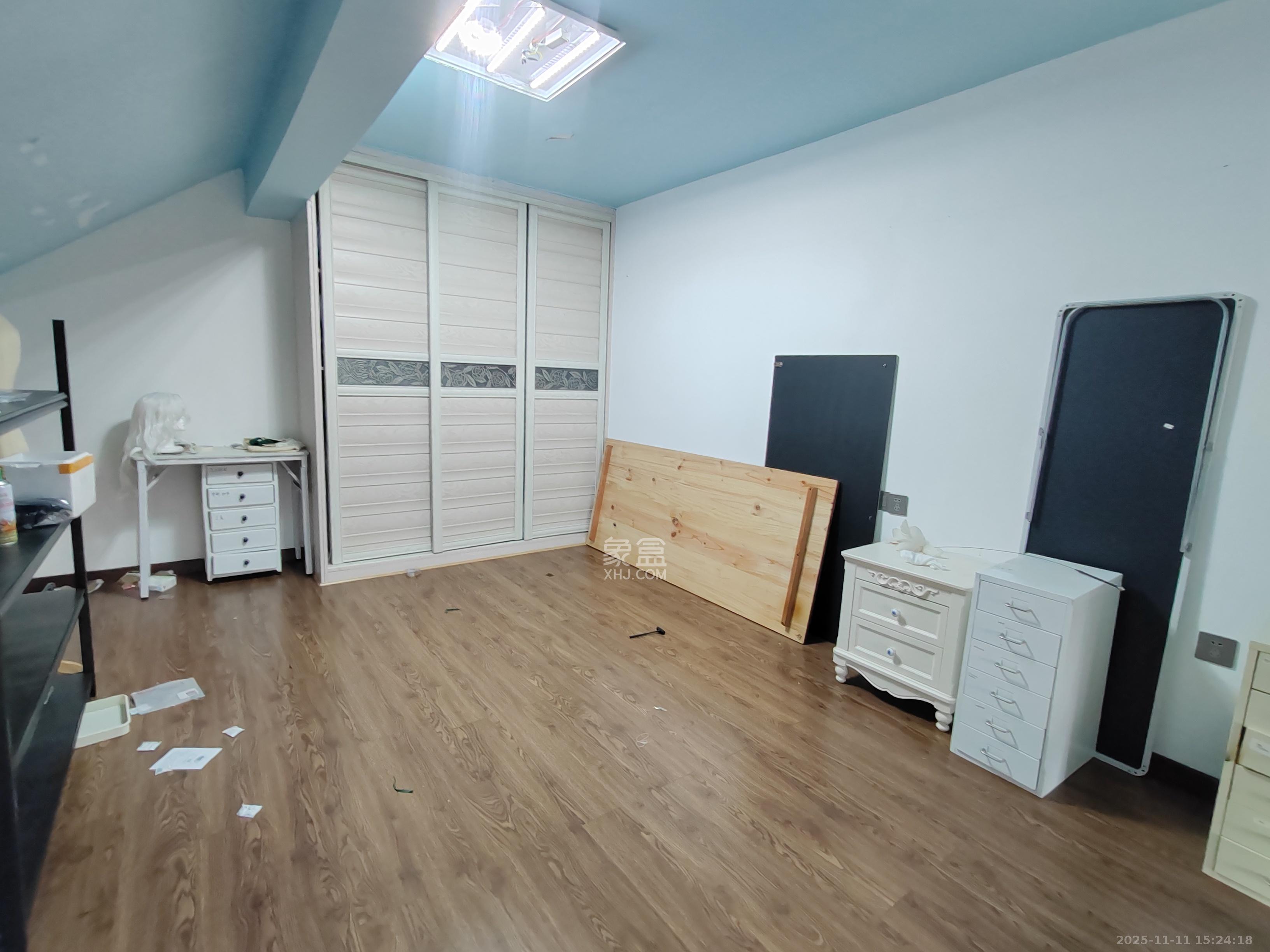 山水湾  2室2厅1卫    1600.0元/月室内图