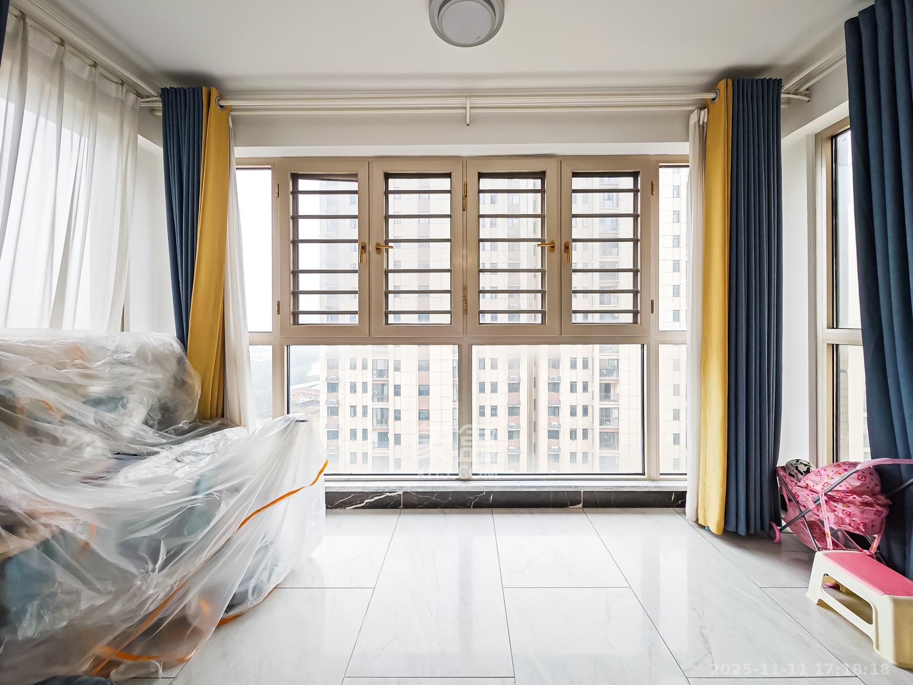 幸福考拉789  4室2厅2卫    135.0万阳台