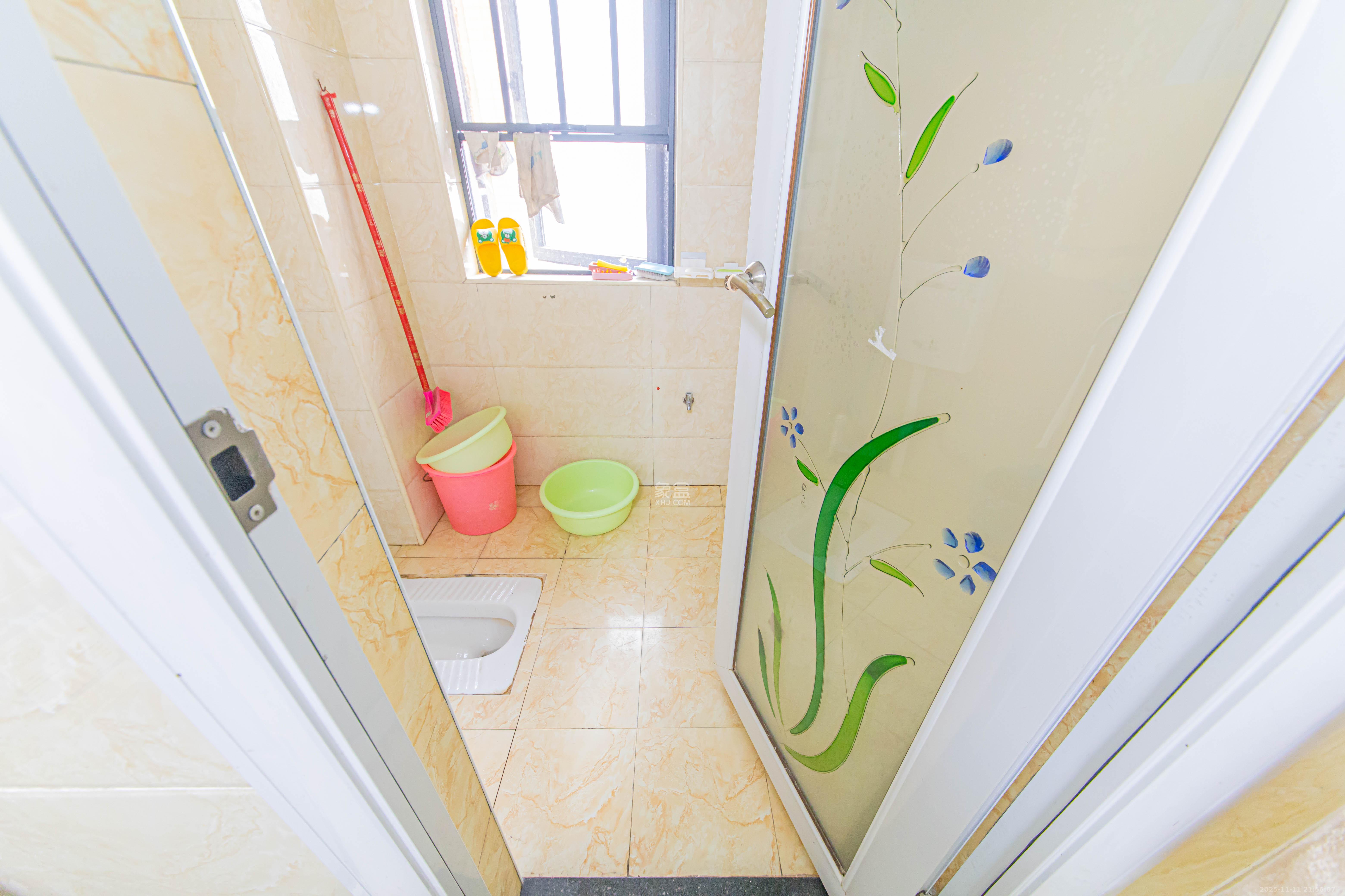 中建芙蓉嘉苑 3室2厅1卫 86.8万 中建芙蓉嘉苑 3室2厅1卫 86.8万卫生间