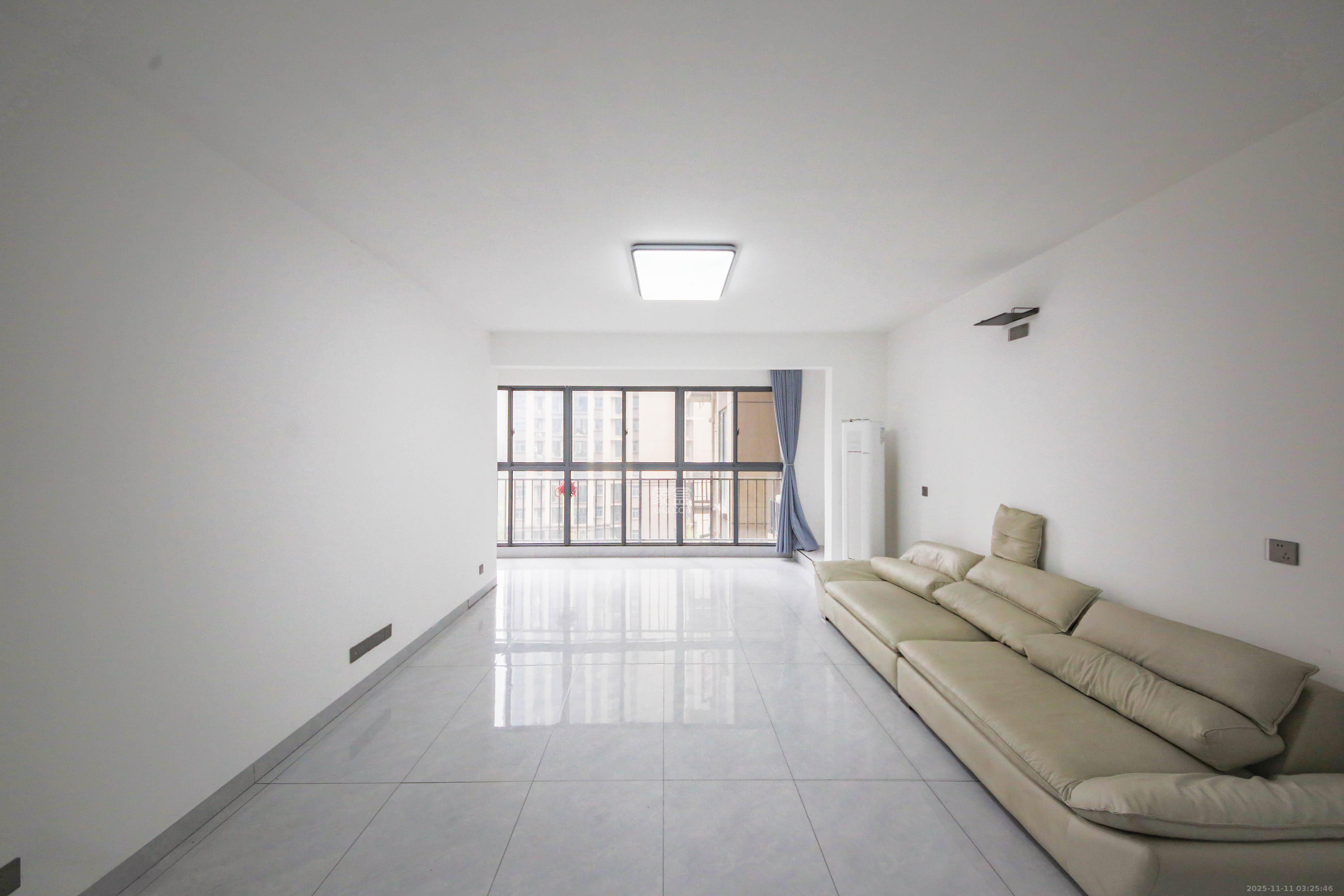 中建钰和城  4室2厅2卫    230.0万客厅