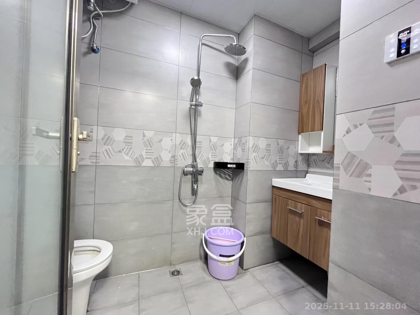 芙蓉万国城MOMA（卓越汇富苑）  2室1厅1卫    1700.0元/月室内图