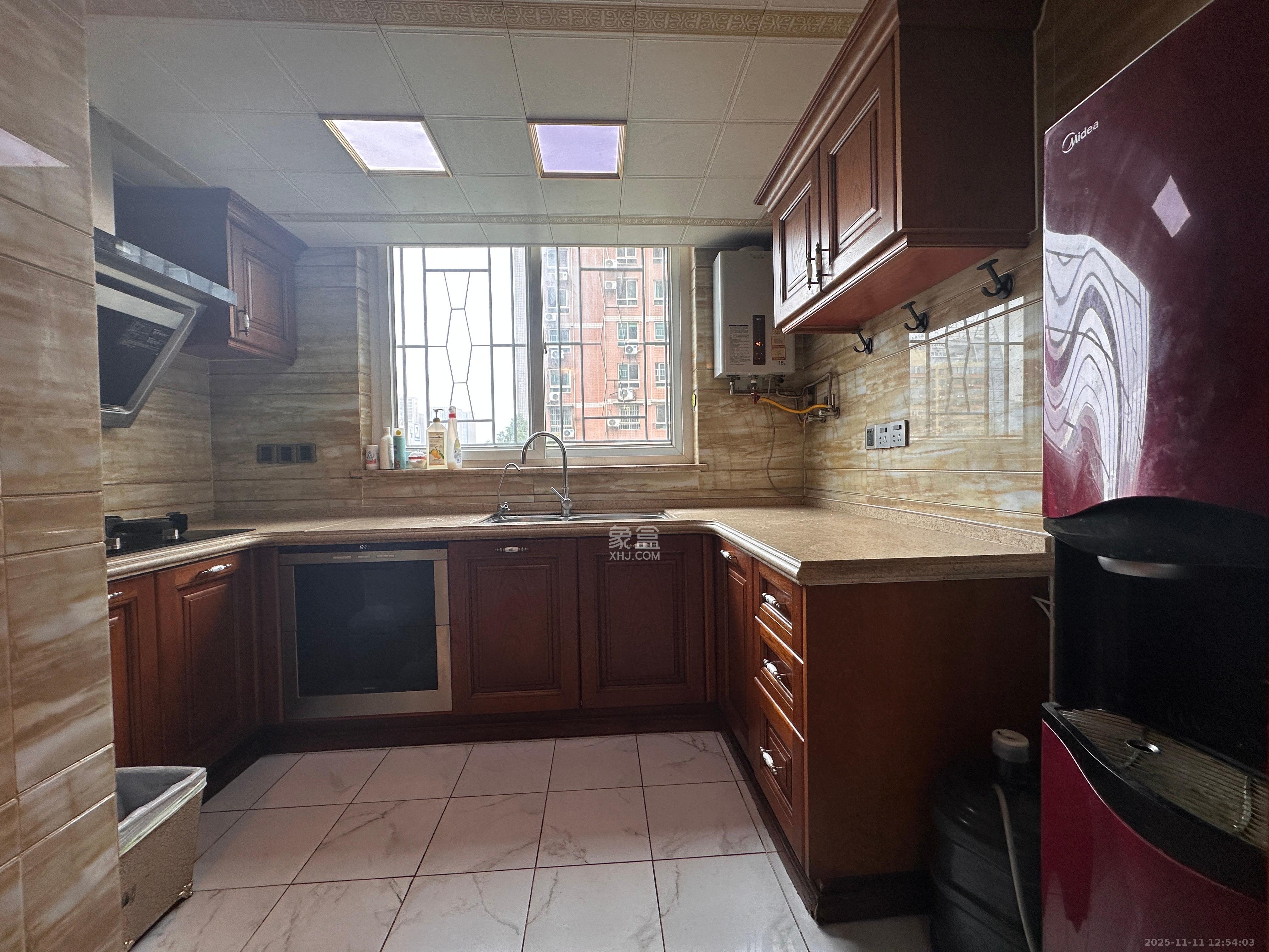 君临天厦  4室2厅2卫    8000.0元/月室内图