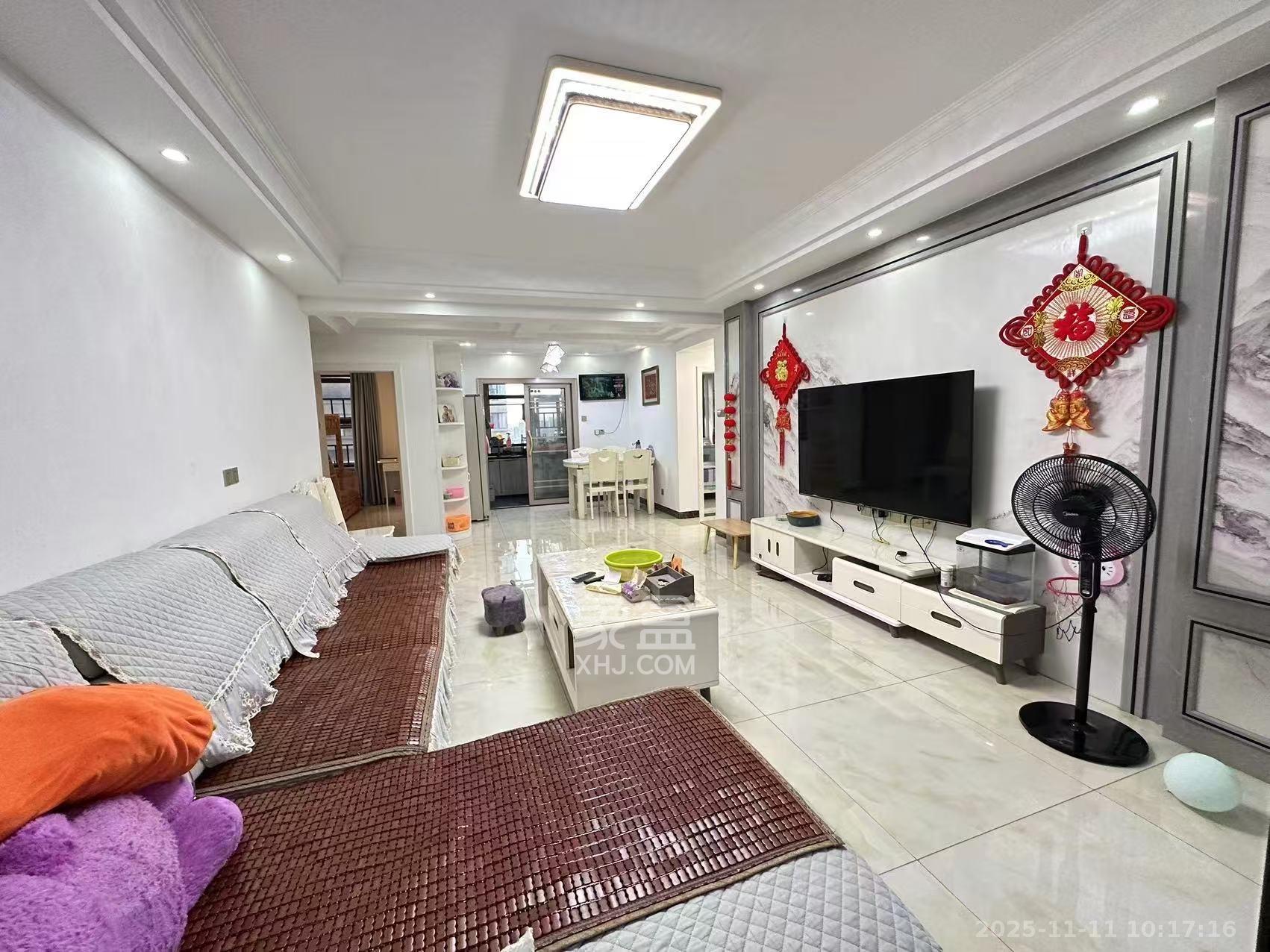 嘉雨兴园 3室2厅2卫 4000.0元/月 嘉雨兴园 3室2厅2卫 4000.0元/月室内图