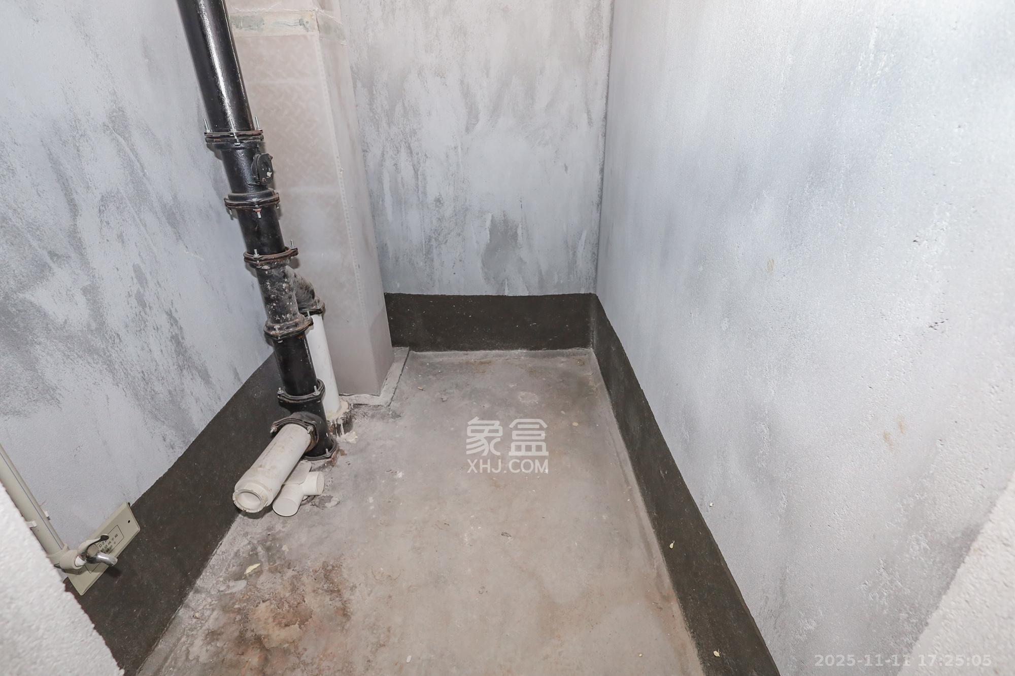 卓越中寰  1室1厅1卫    35.0万卫生间