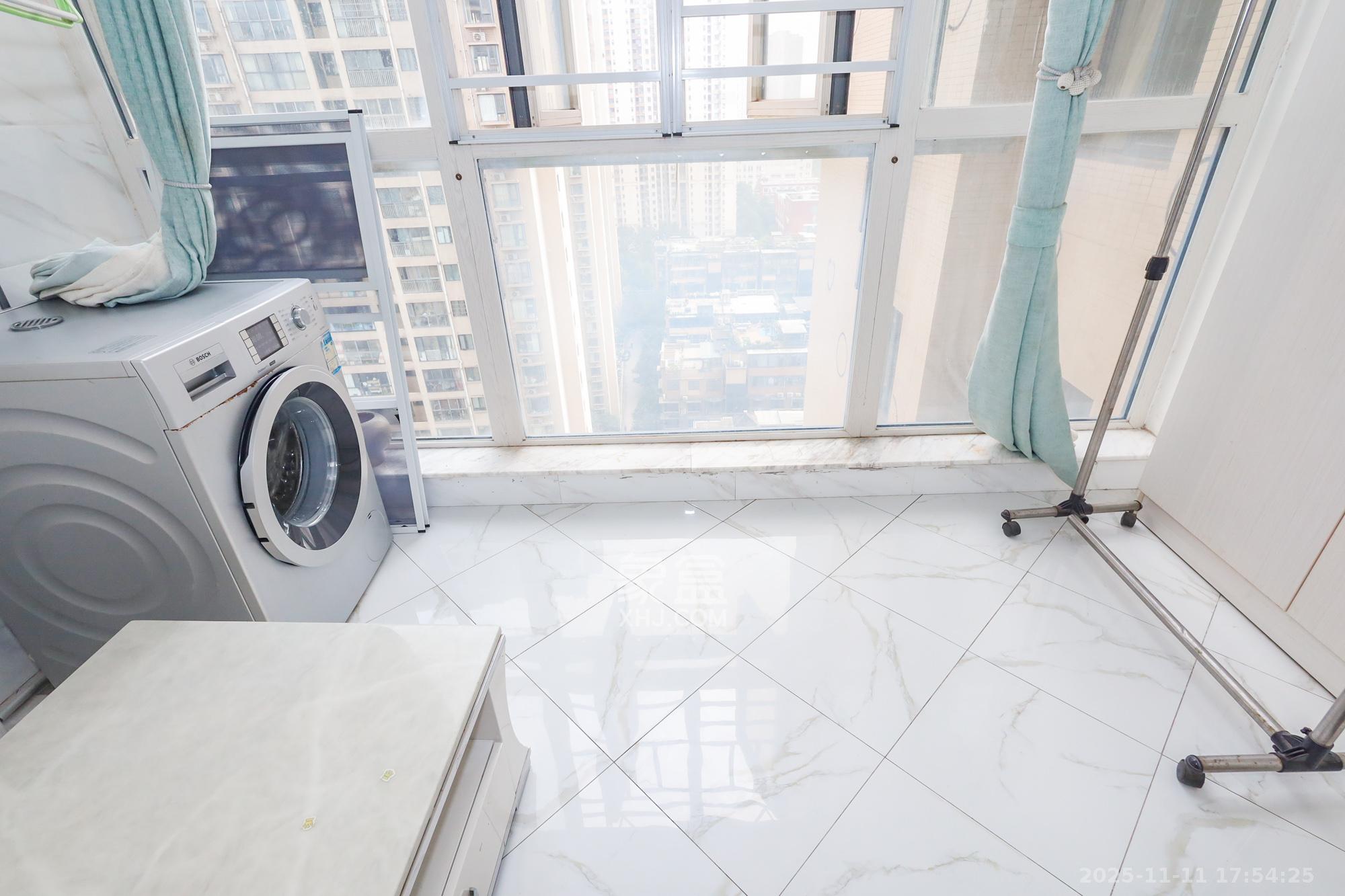 钰龙天下一期 3室2厅2卫 256.0万 钰龙天下一期 3室2厅2卫 256.0万阳台