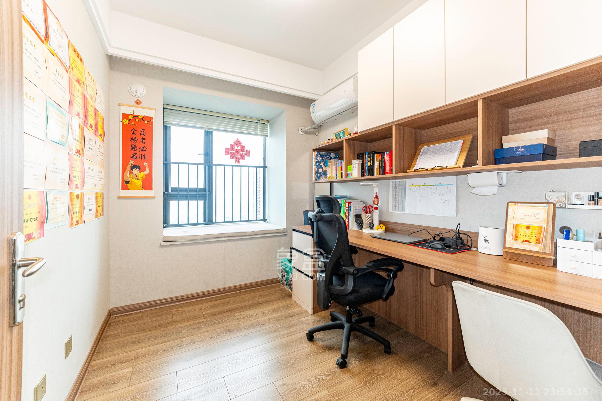 华远碧桂园海蓝城  4室2厅2卫    102.0万卧室