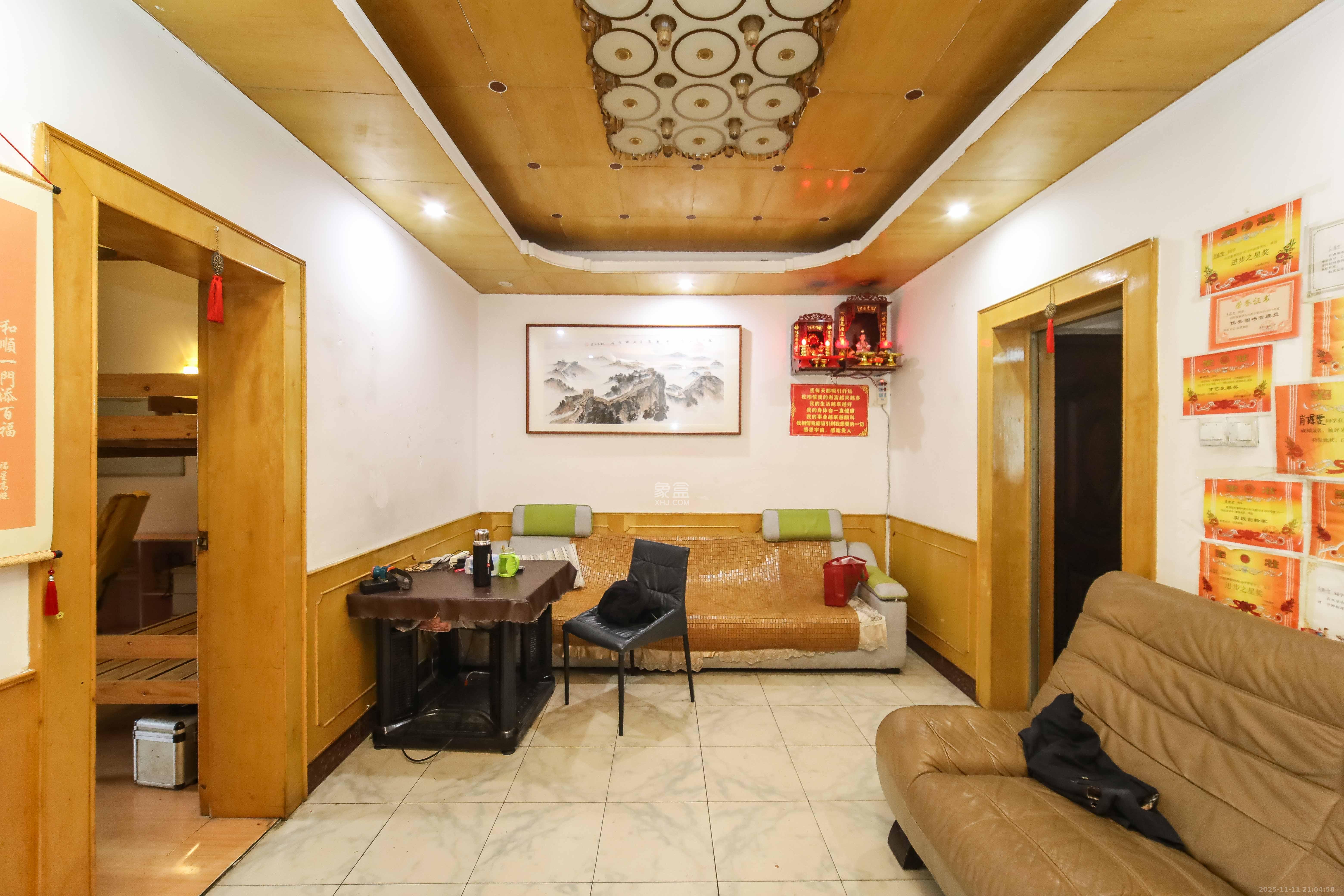 火星建设局宿舍  3室2厅1卫    38.0万客厅