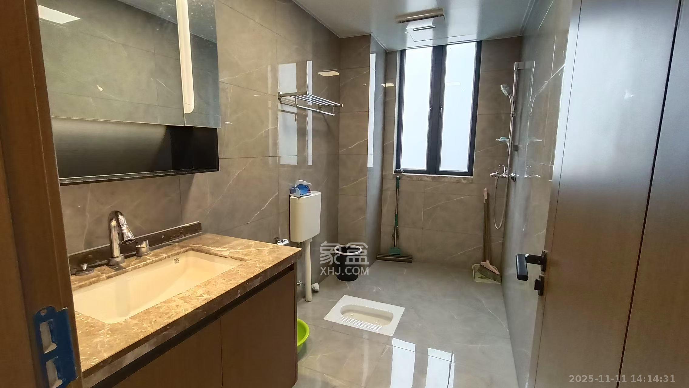 长房云西府一期 4室2厅2卫 3700.0元/月 长房云西府一期 4室2厅2卫 3700.0元/月室内图