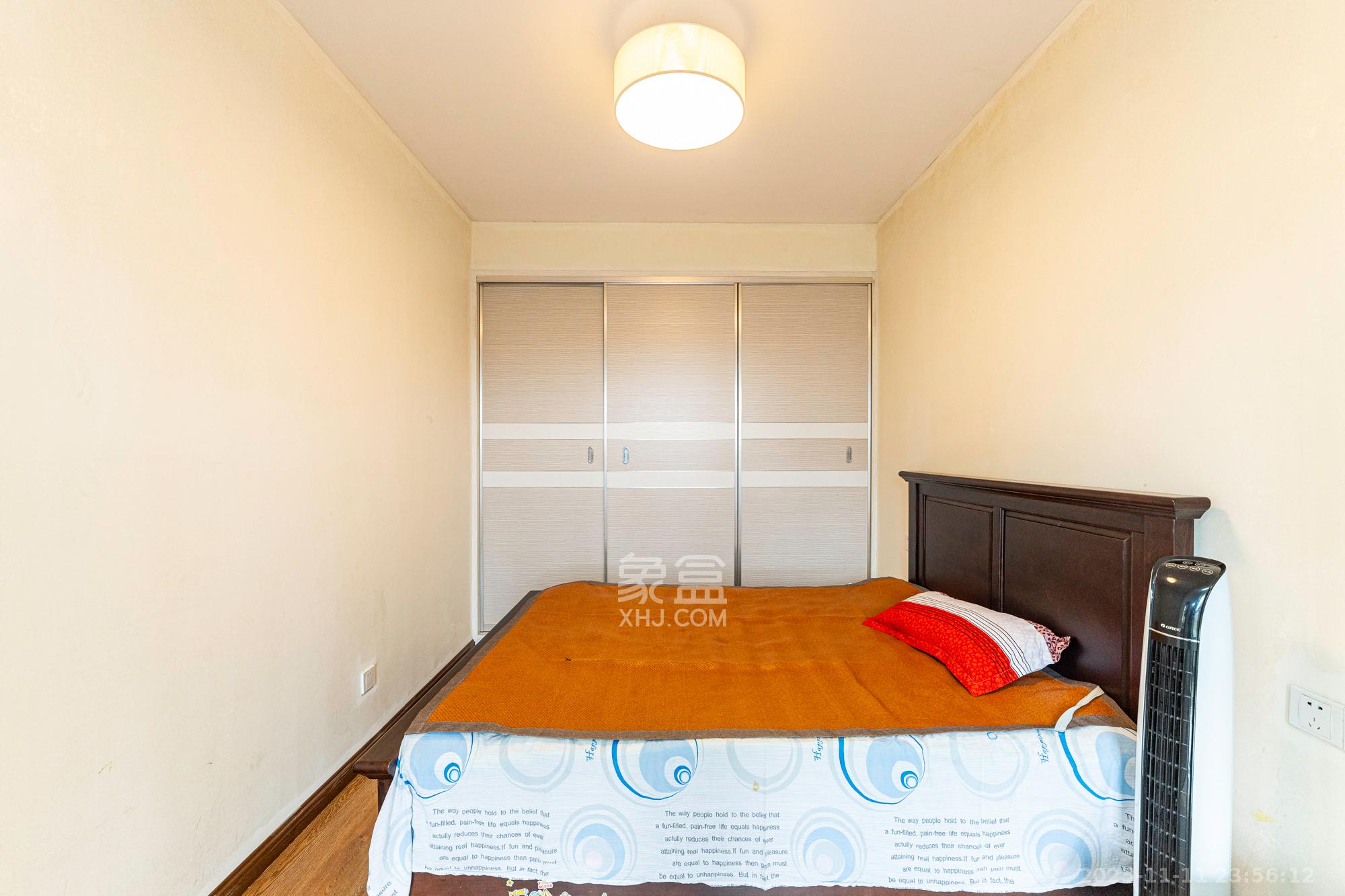 星湖湾一期高层  4室2厅2卫    108.0万卧室