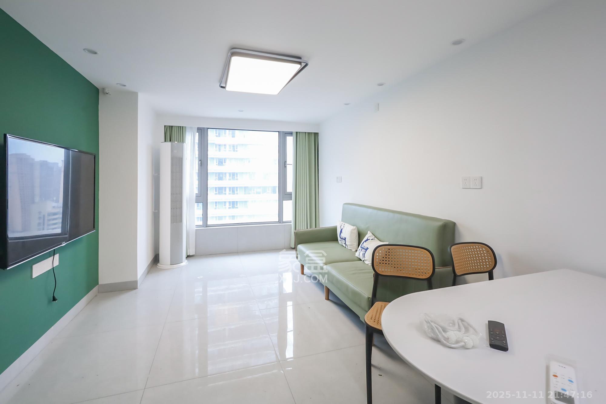 保利天禧EF区  2室1厅2卫    55.0万客厅