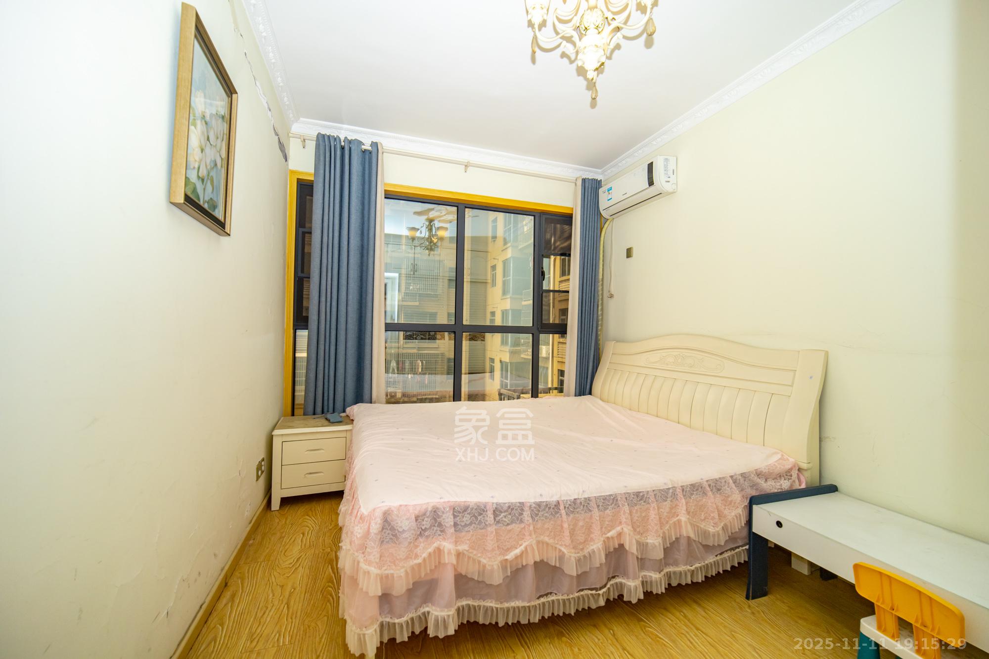 悦湖山  4室2厅1卫    65.0万卧室