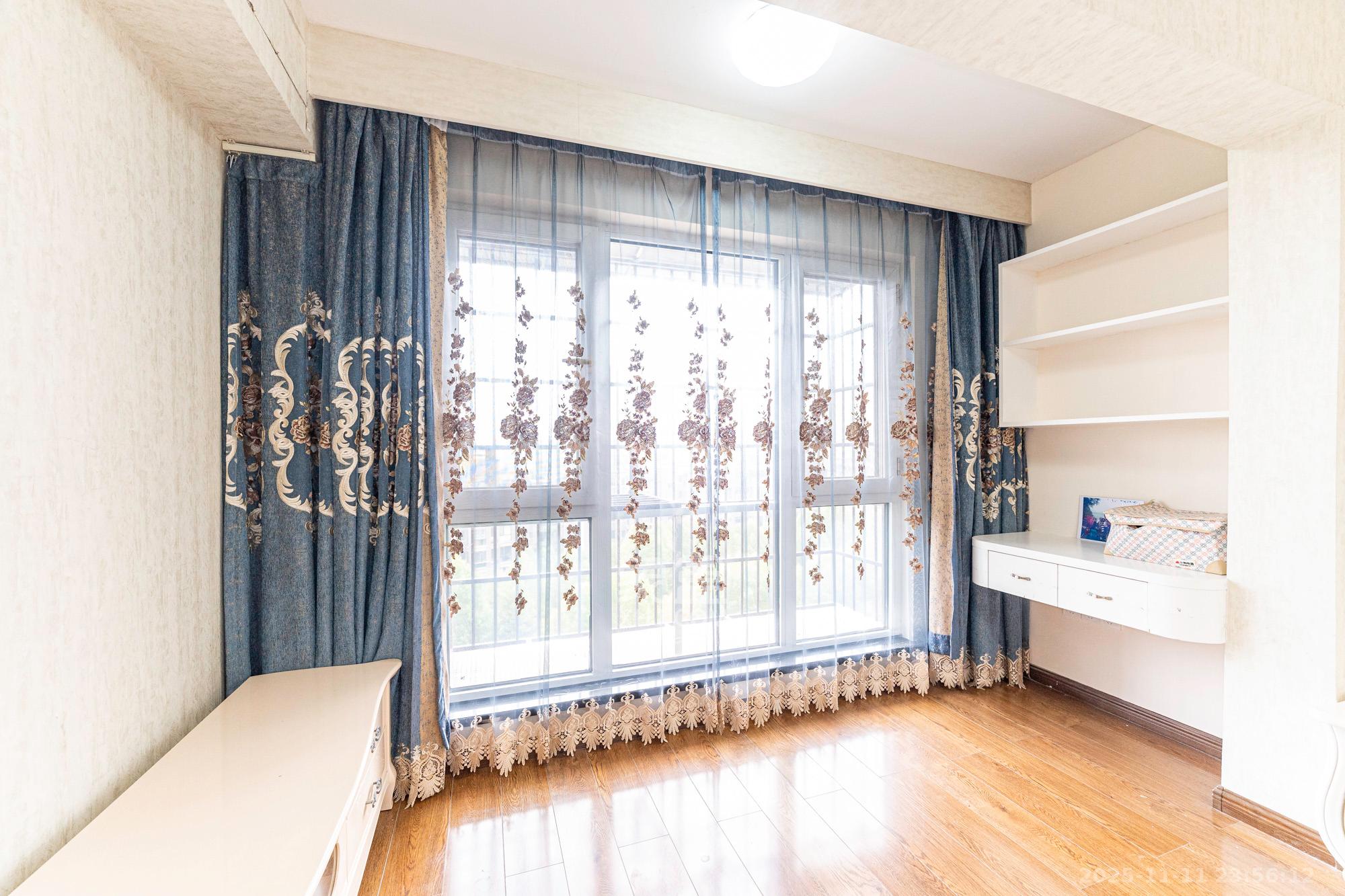 星湖湾一期高层  4室2厅2卫    108.0万阳台