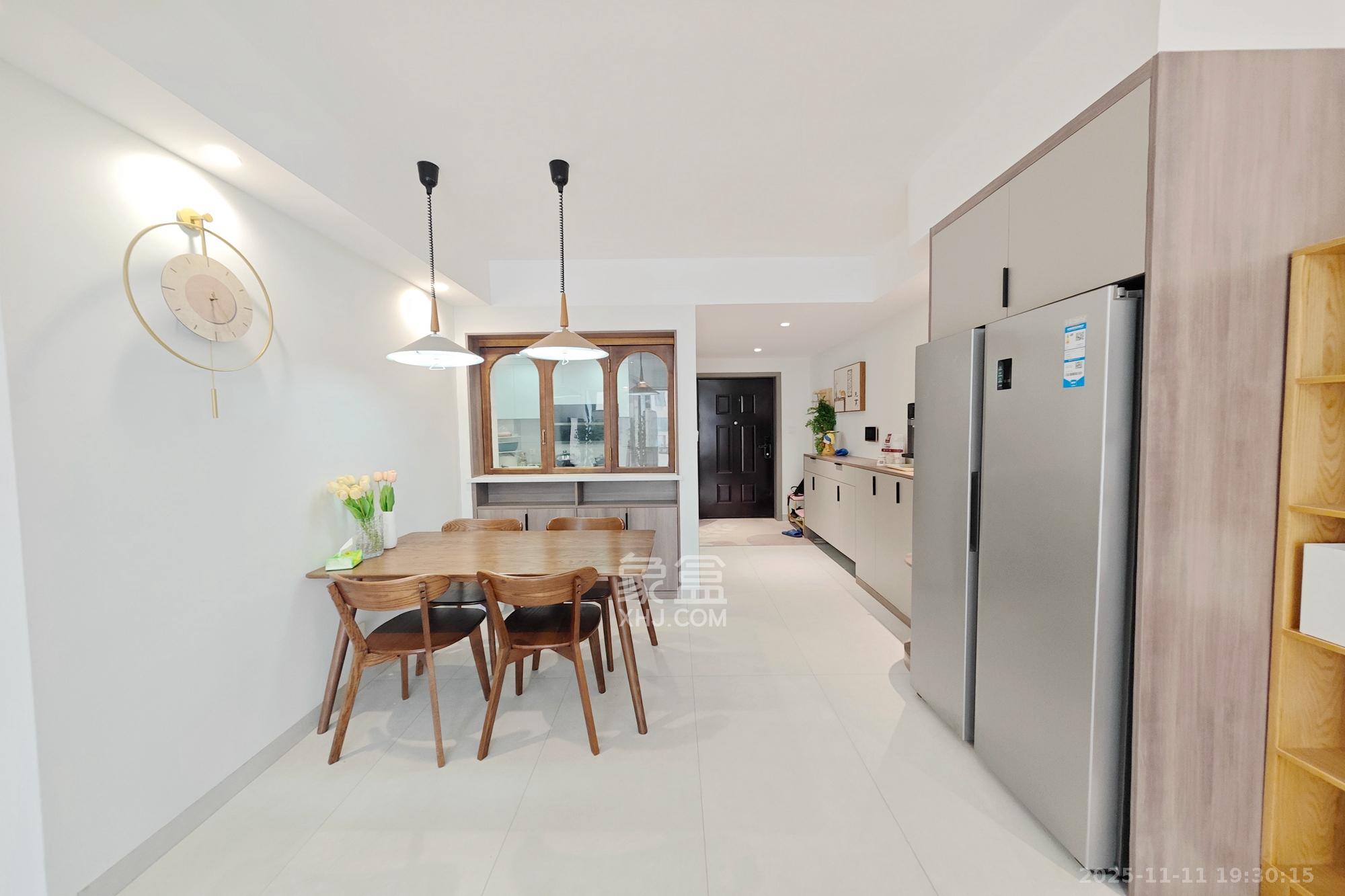 保利大都汇四期 3室2厅2卫 143.0万 保利大都汇四期 3室2厅2卫 143.0万客厅