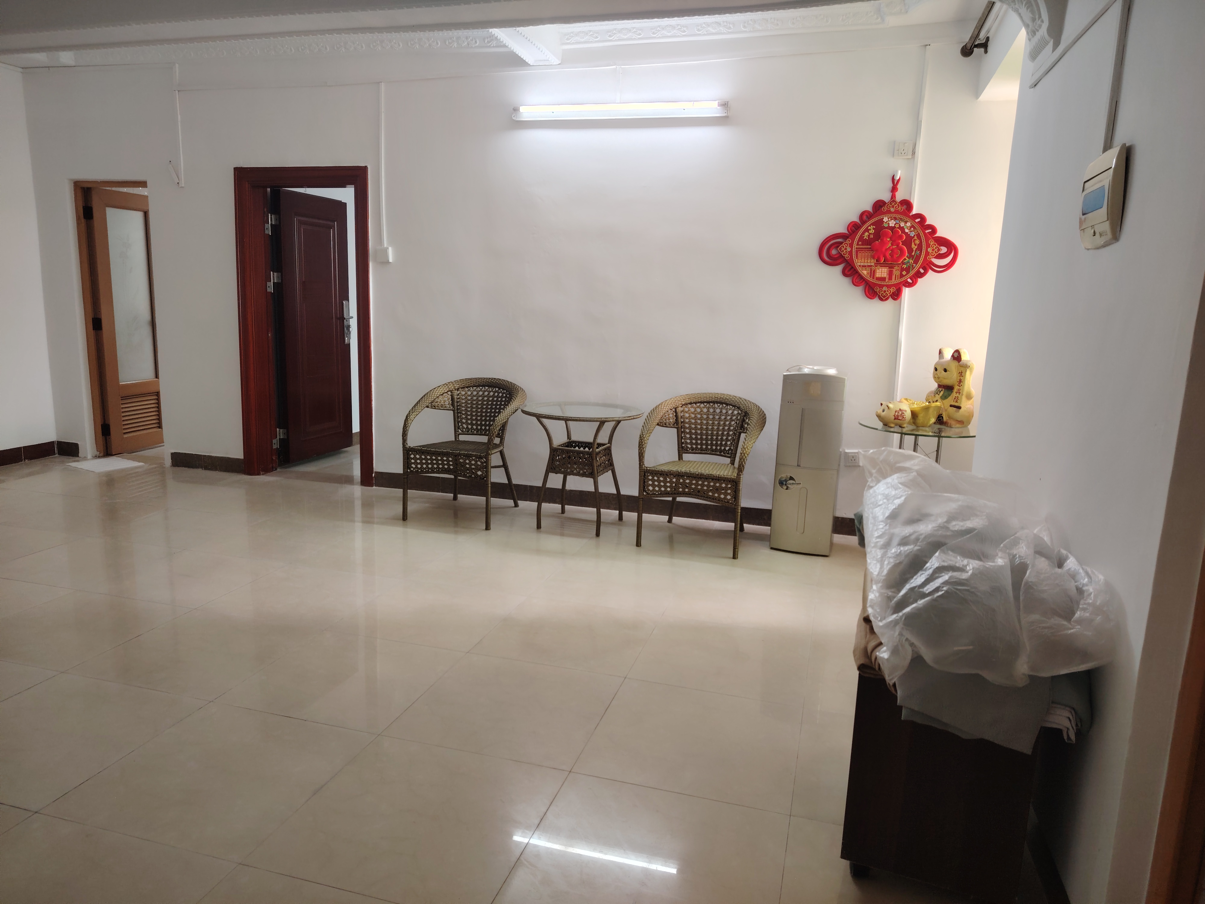 凤翔大厦 2室1厅1卫 1800.0元/月 凤翔大厦 2室1厅1卫 1800.0元/月室内图