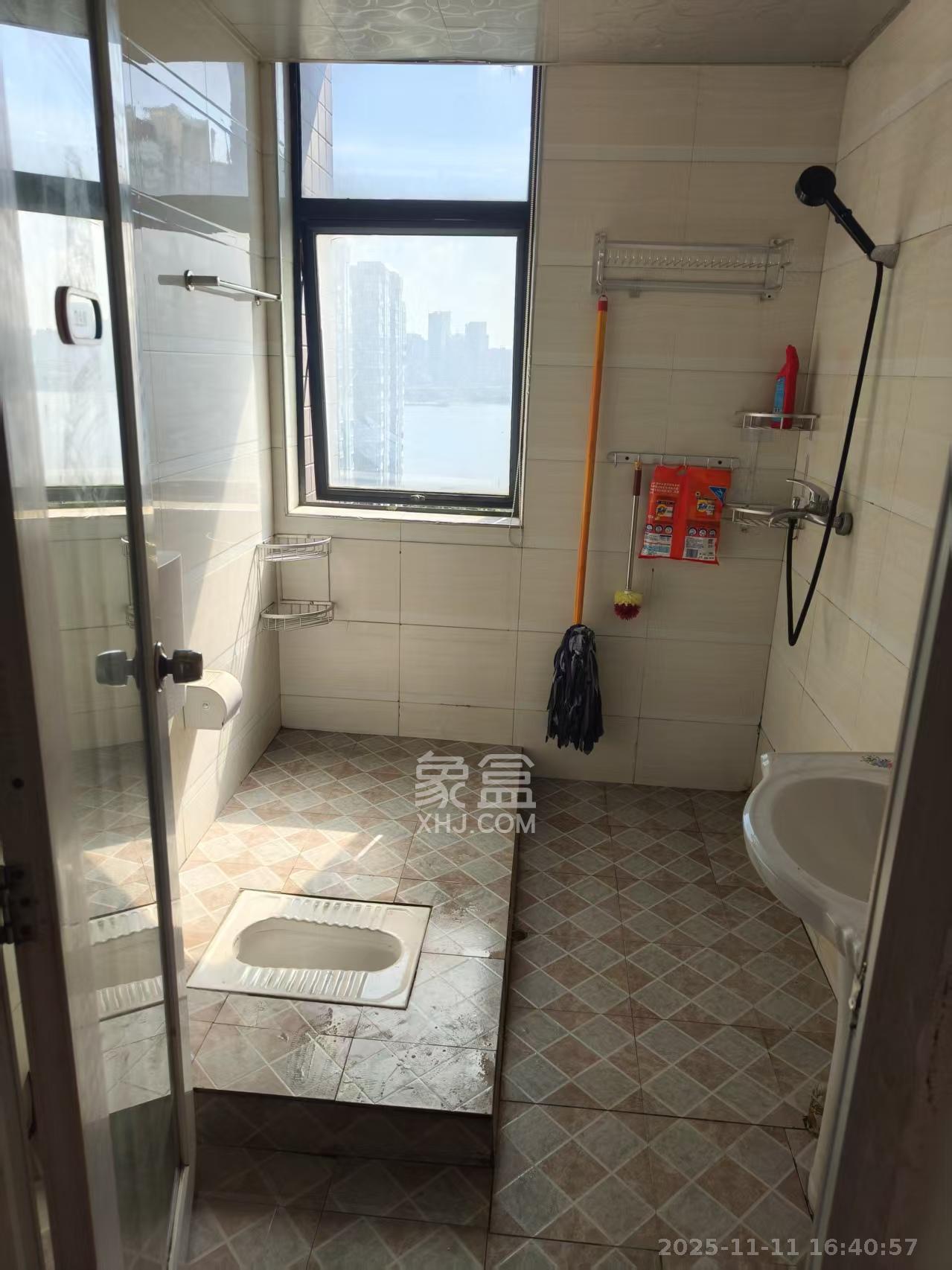 湘江世纪城咏江苑  3室2厅2卫    2200.0元/月室内图