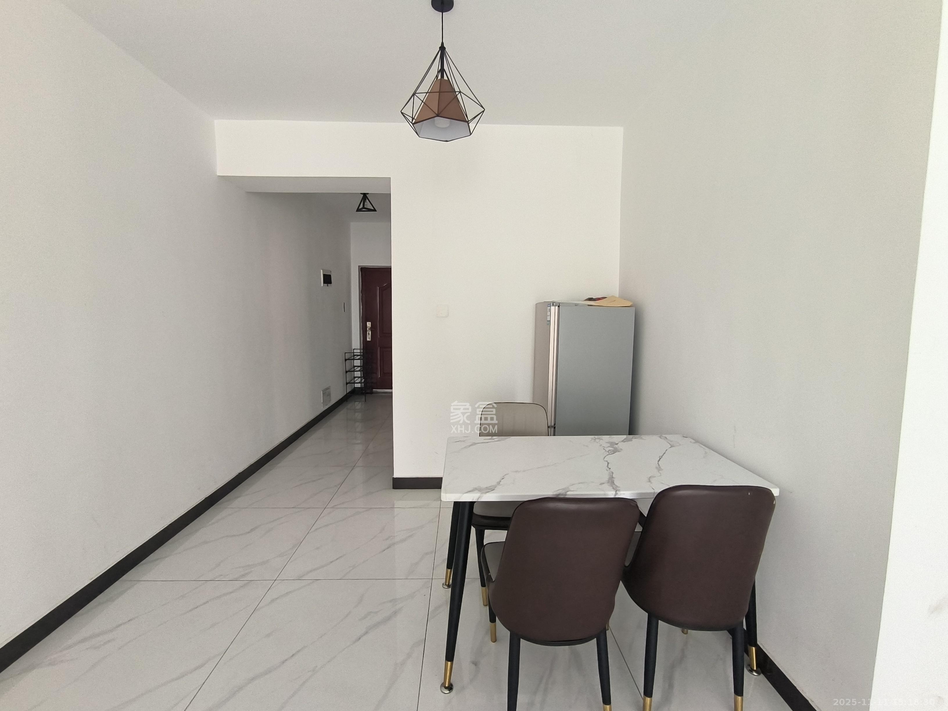 鸿邦国际城  3室2厅1卫    2000.0元/月室内图