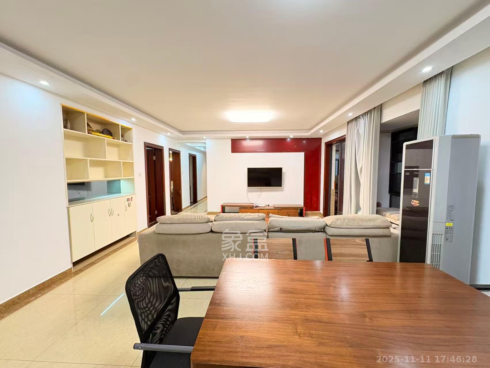 华润凤凰城二期  4室2厅2卫    2680.0元/月